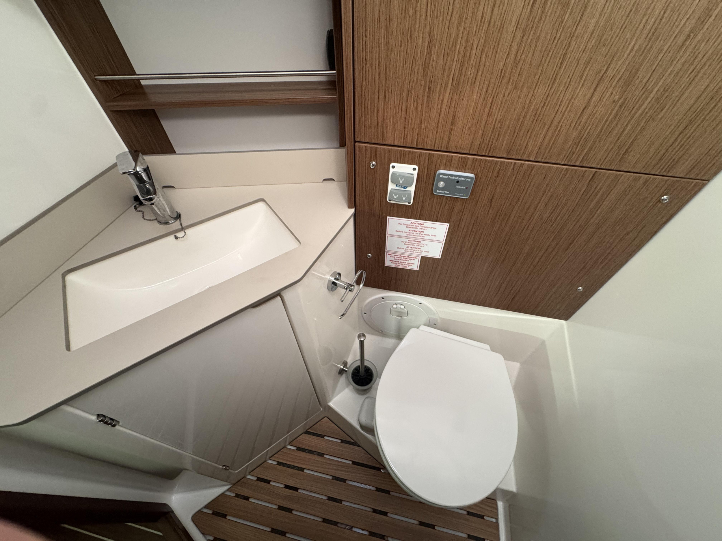 Bavaria 46 Cruiser — photo 36