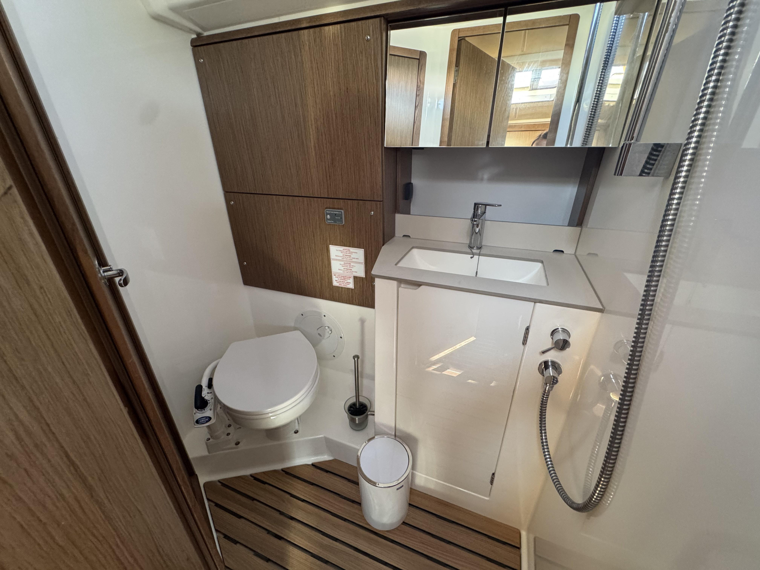 Bavaria 46 Cruiser — photo 4