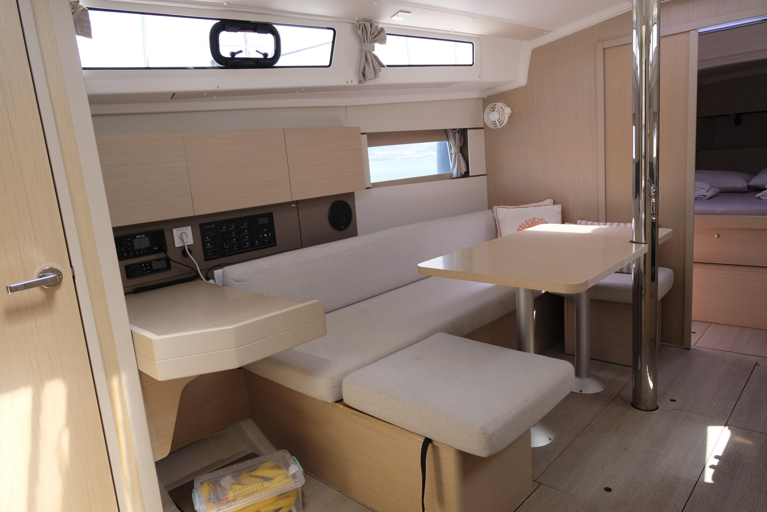 Oceanis 38.1 — photo 22