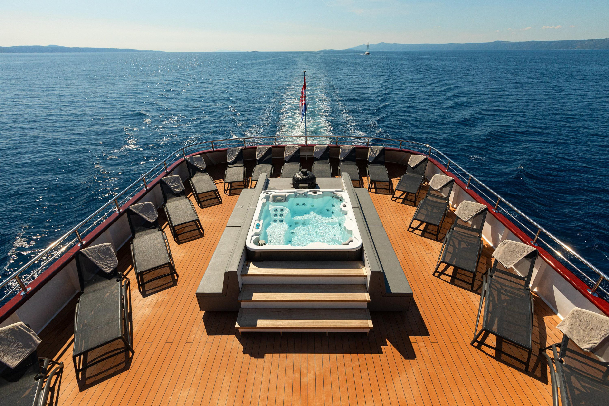 Motoryacht Yolo — photo 23