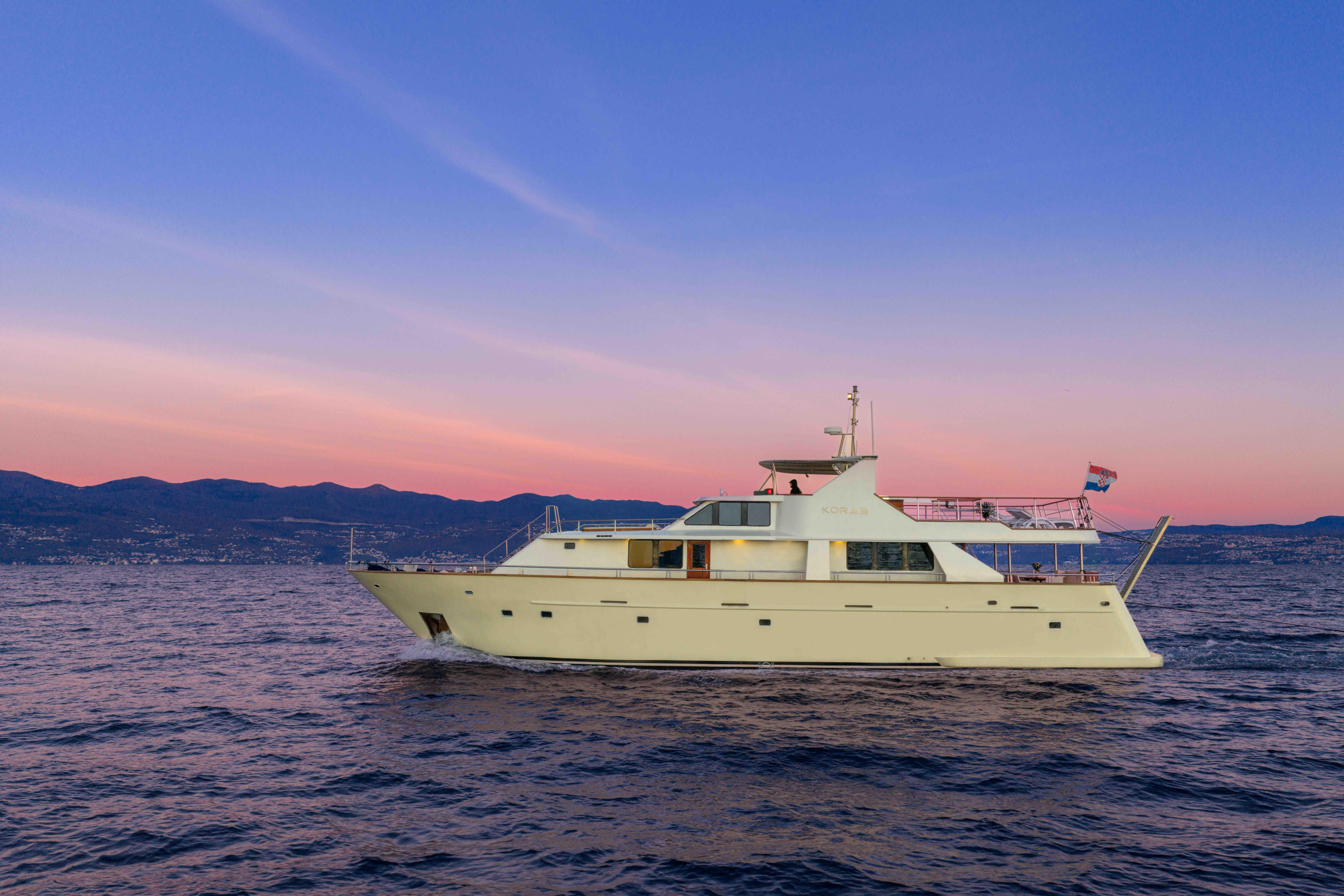 Motoryacht Korab — photo 33