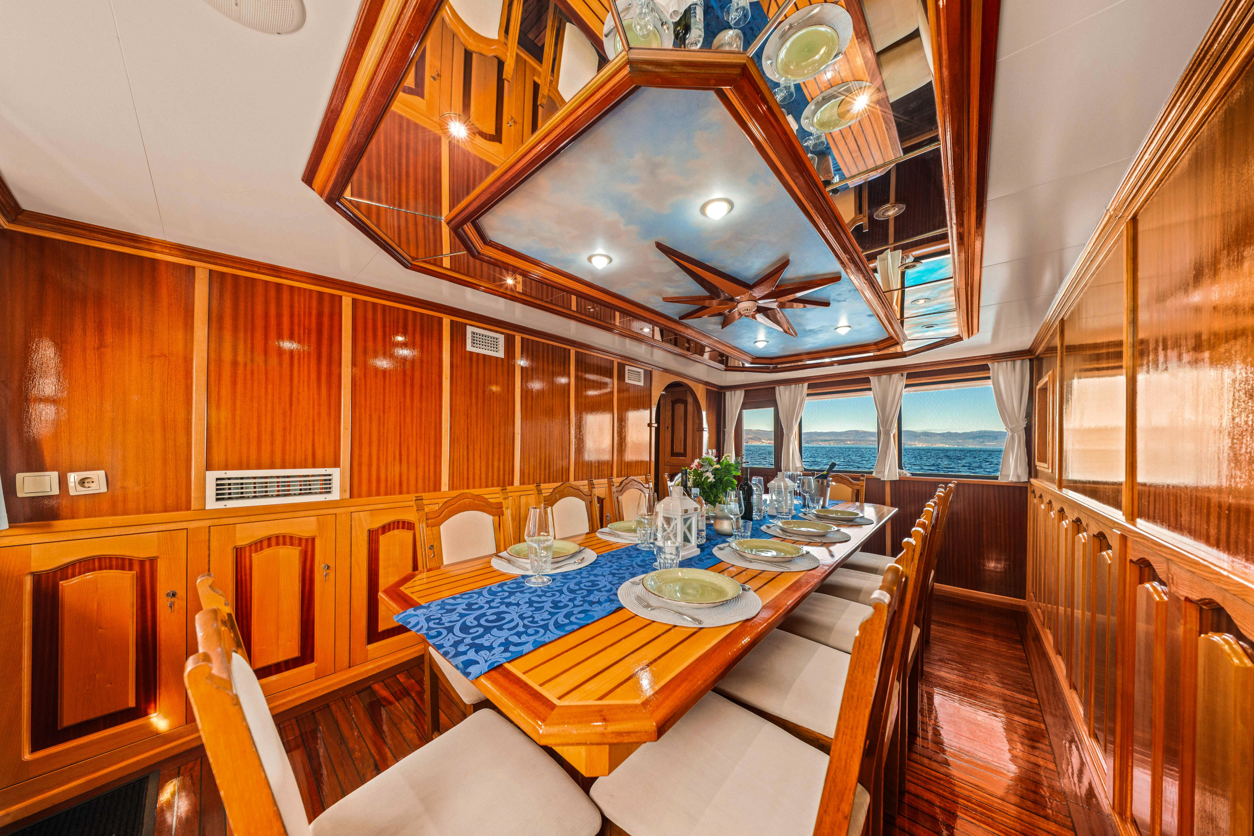 Motoryacht Korab — photo 23