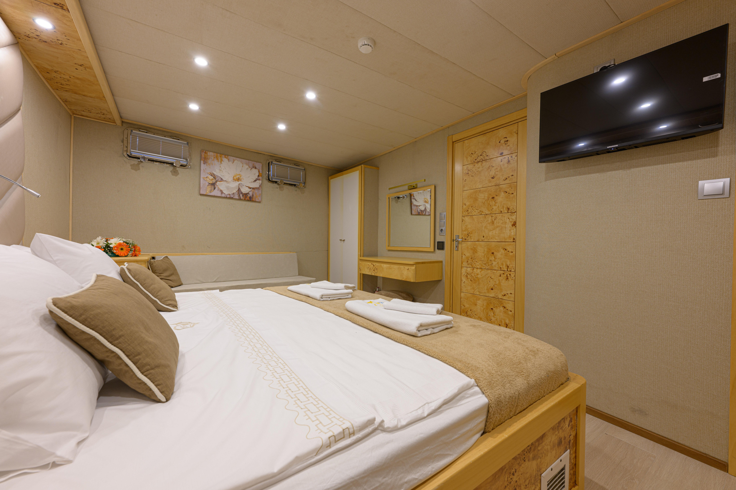 Motoryacht Belgin Sultan — photo 25