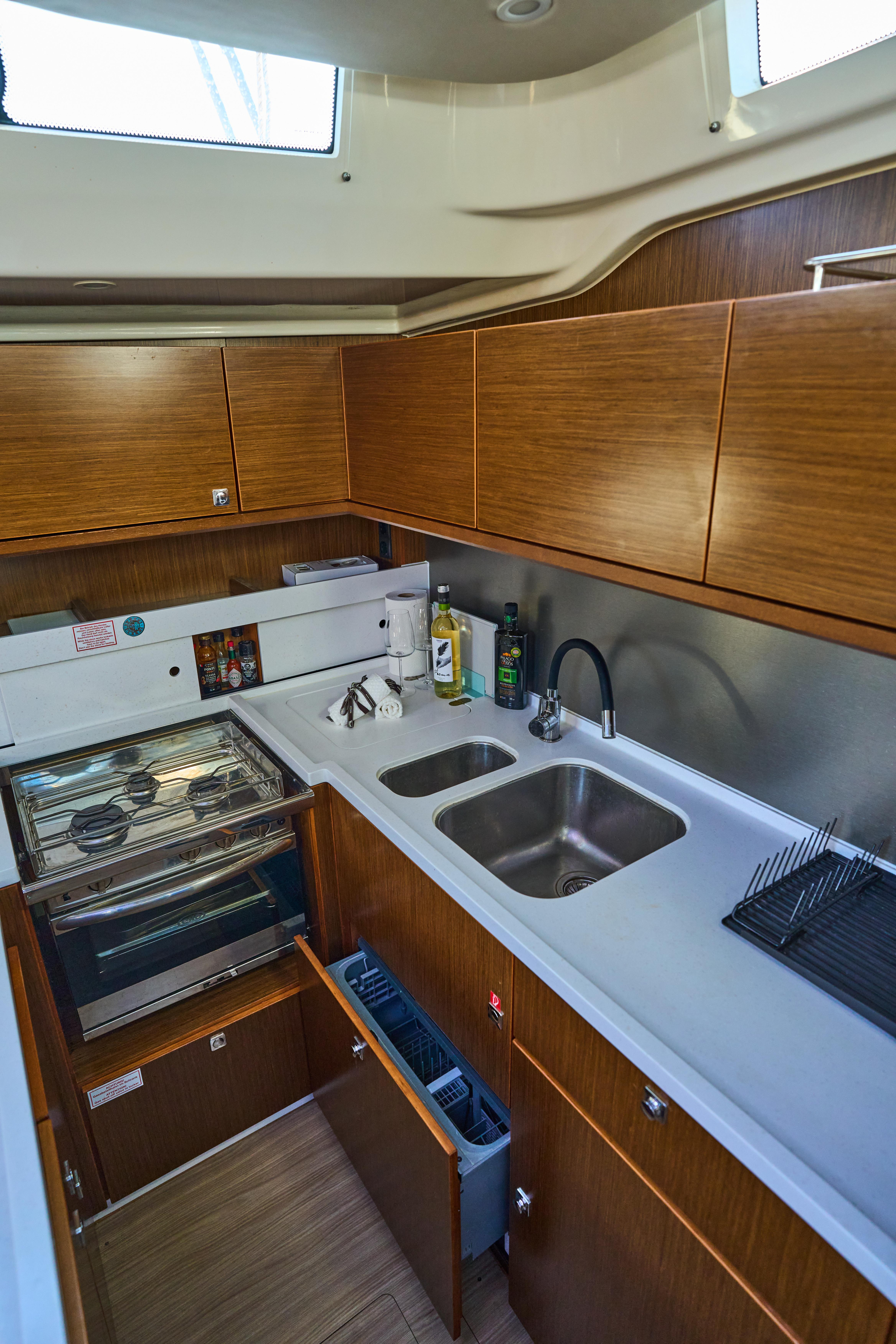 Bavaria C57 — photo 15