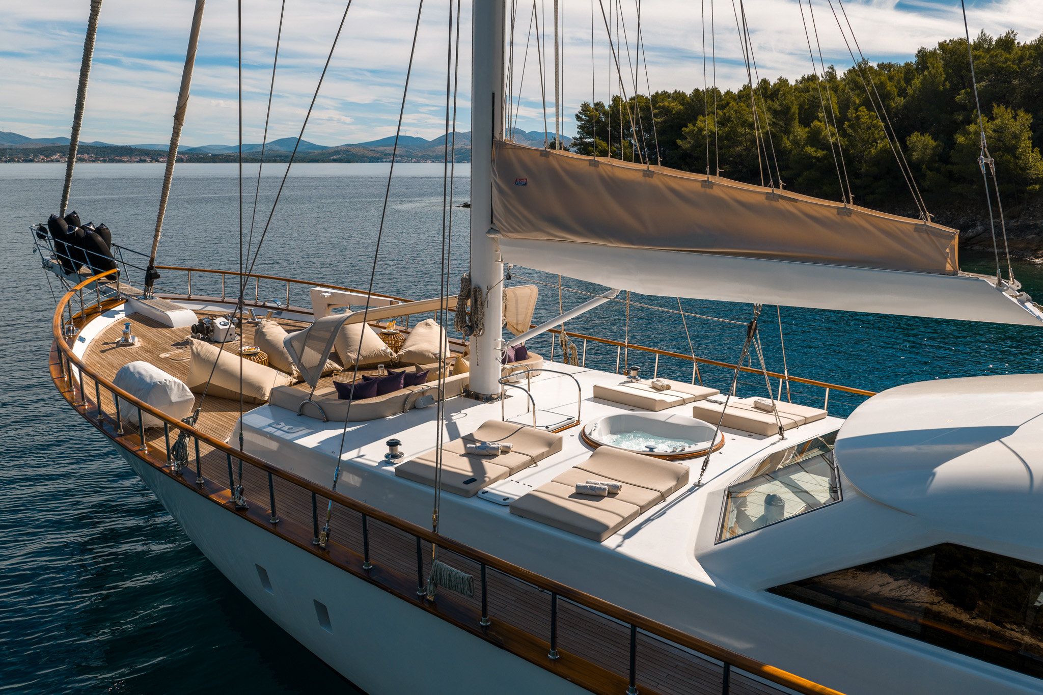Luxury Sailing Yacht — photo 22