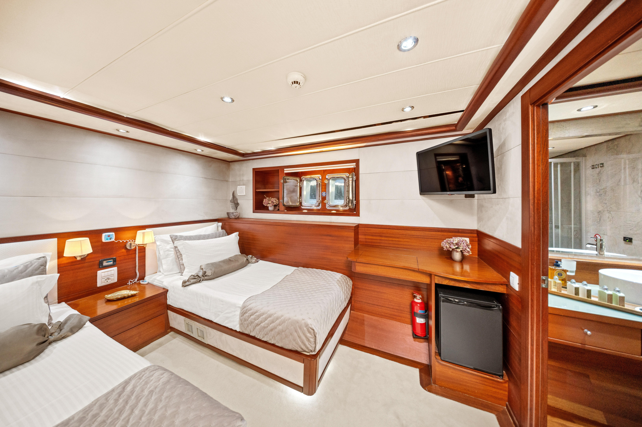 Luxury Sailing Yacht — photo 35