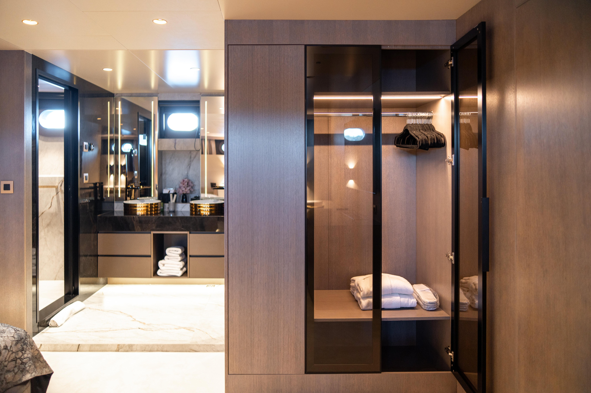 Luxury Sailing Yacht — photo 38