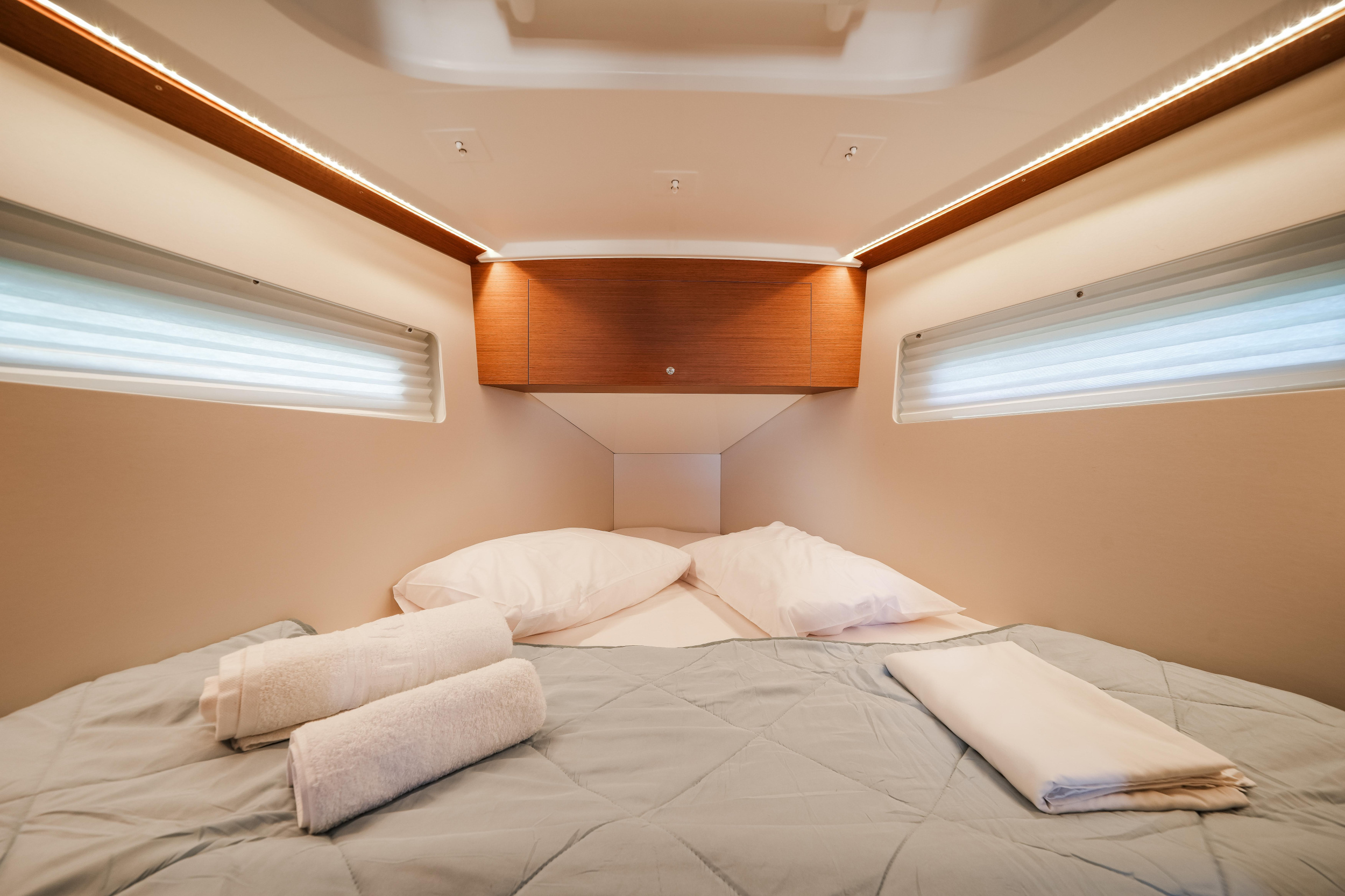 Sun Odyssey 350 — photo 14