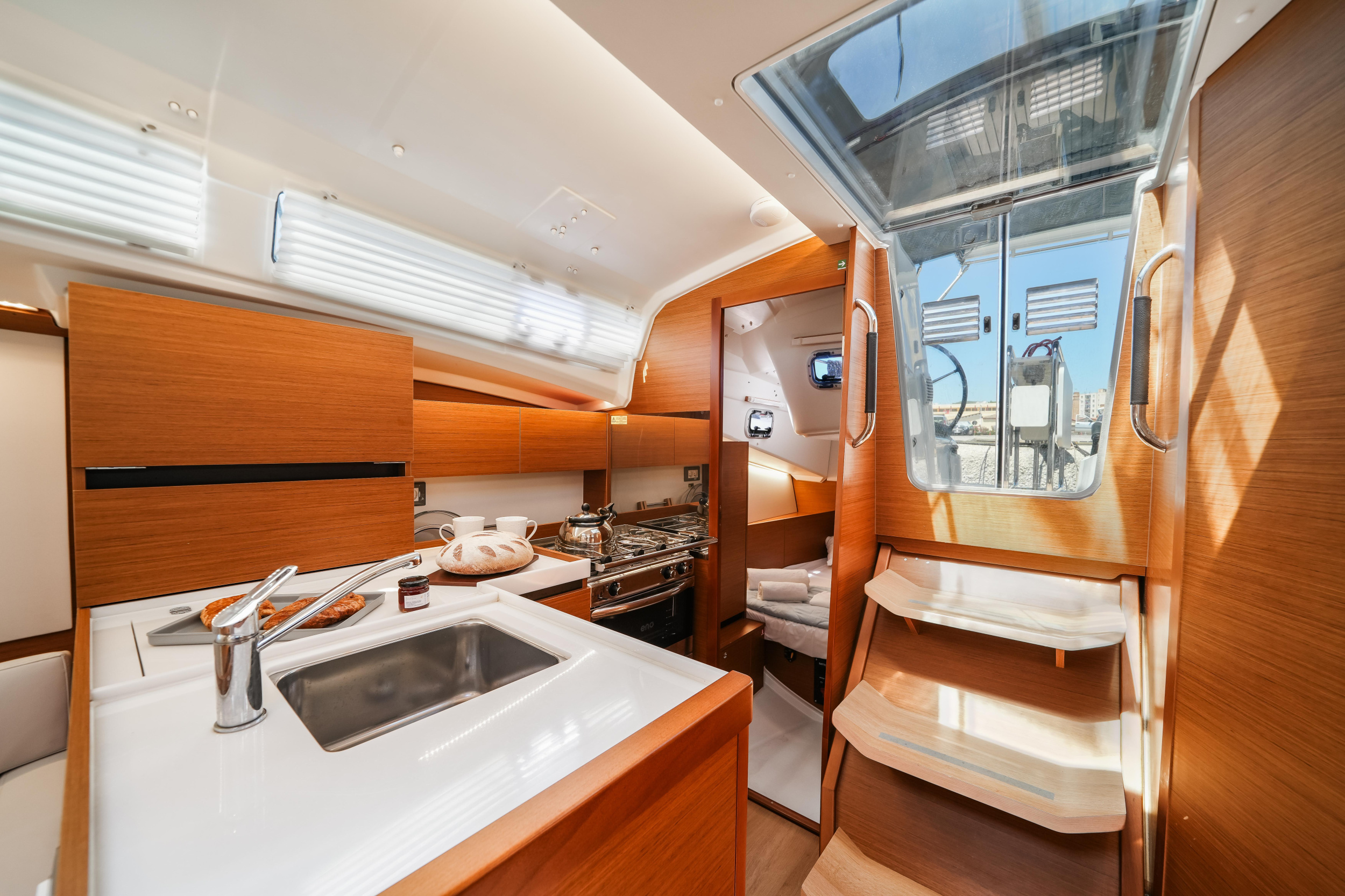 Sun Odyssey 350 — photo 11