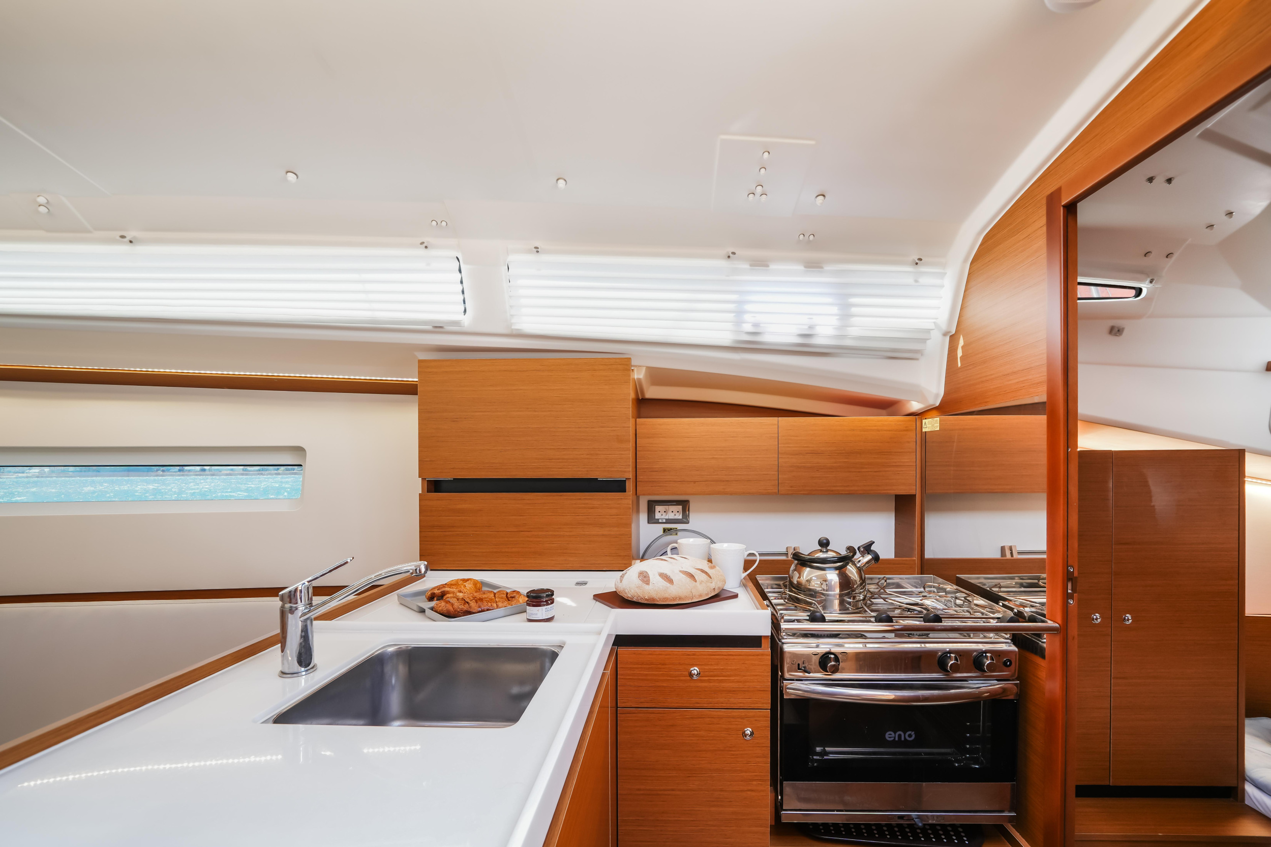 Sun Odyssey 350 — photo 5