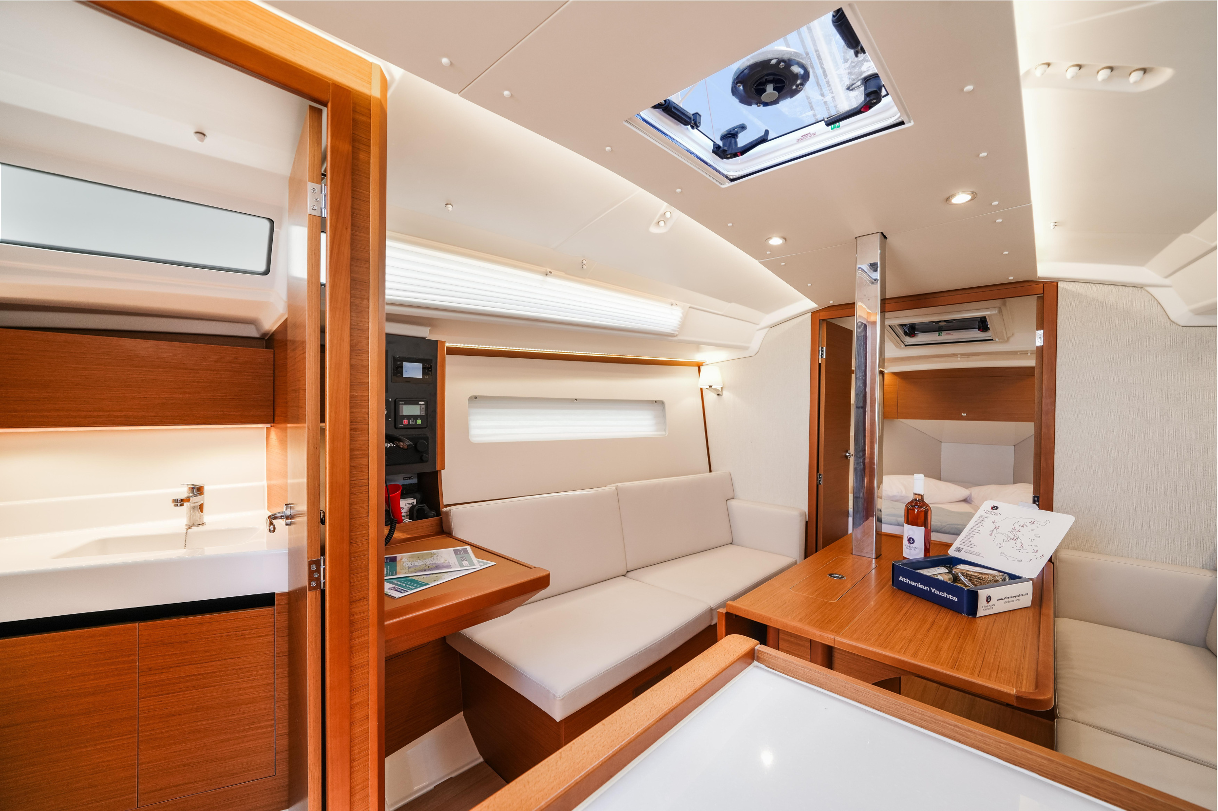 Sun Odyssey 350 — photo 8