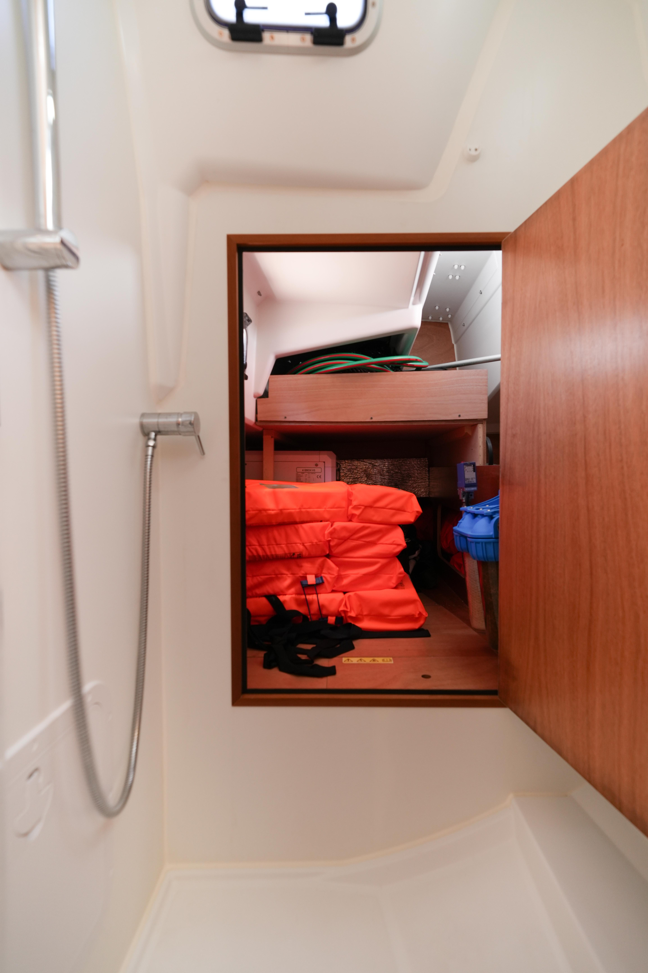 Sun Odyssey 350 — photo 12