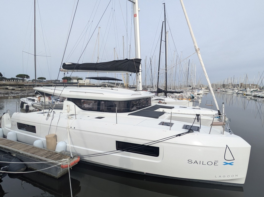 Lagoon 43 — photo 1