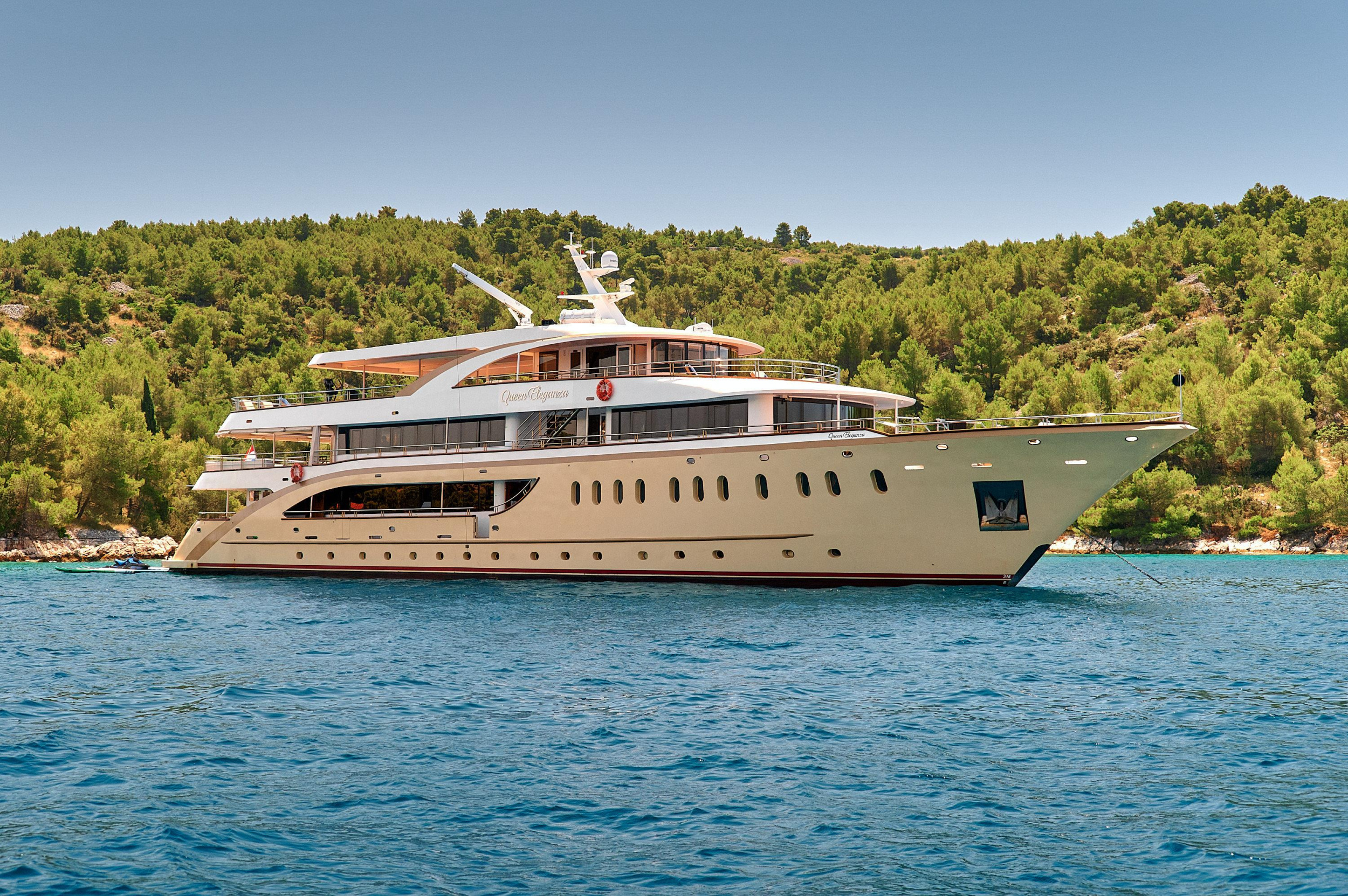 Motoryacht Queen Eleganza — photo 12
