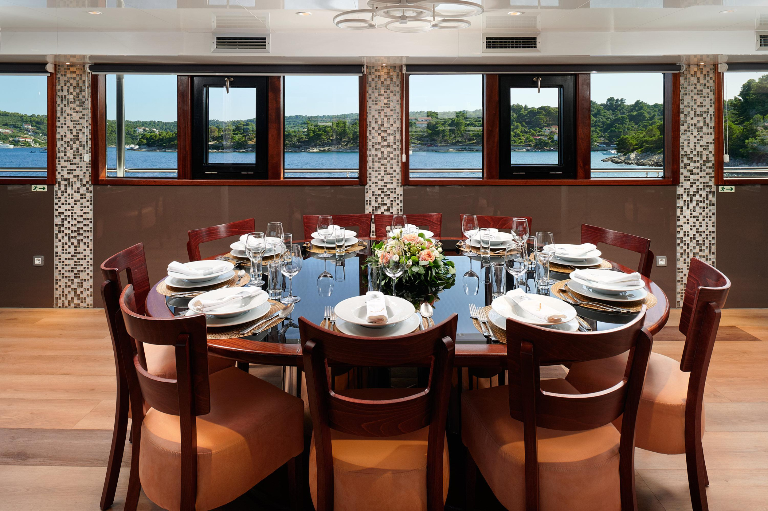 Motoryacht Queen Eleganza — photo 16