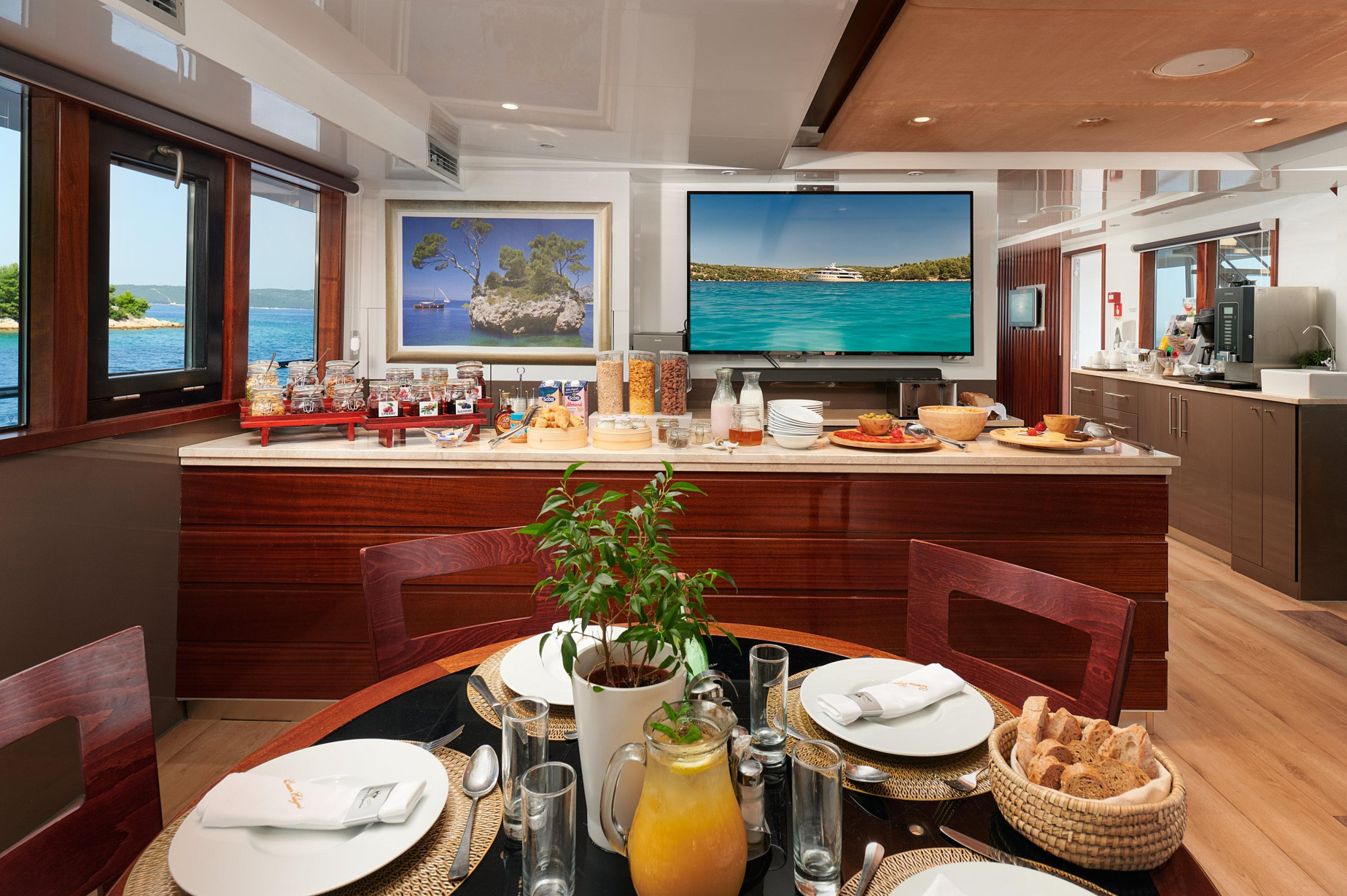 Motoryacht Queen Eleganza — photo 9