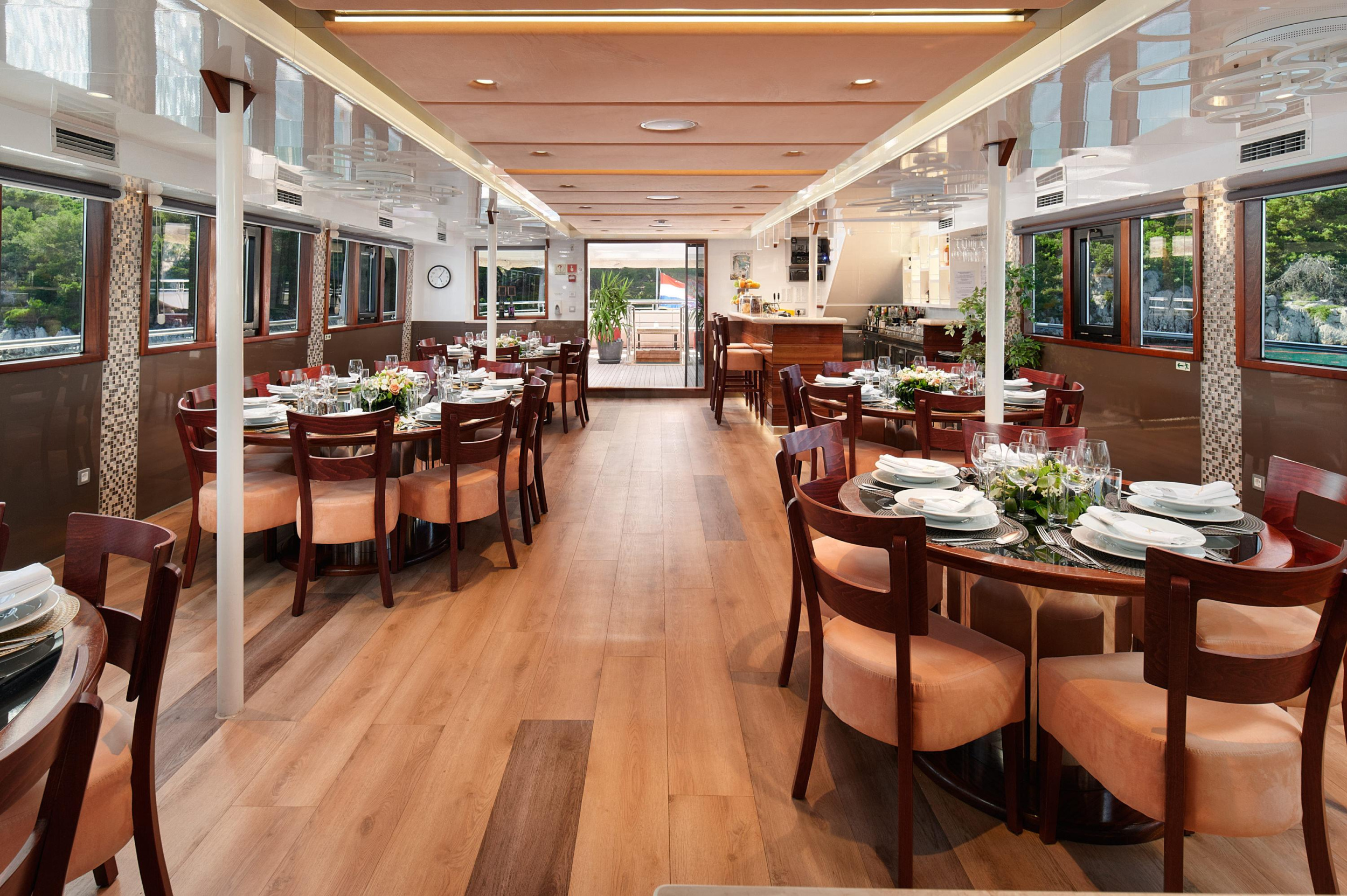 Motoryacht Queen Eleganza — photo 41
