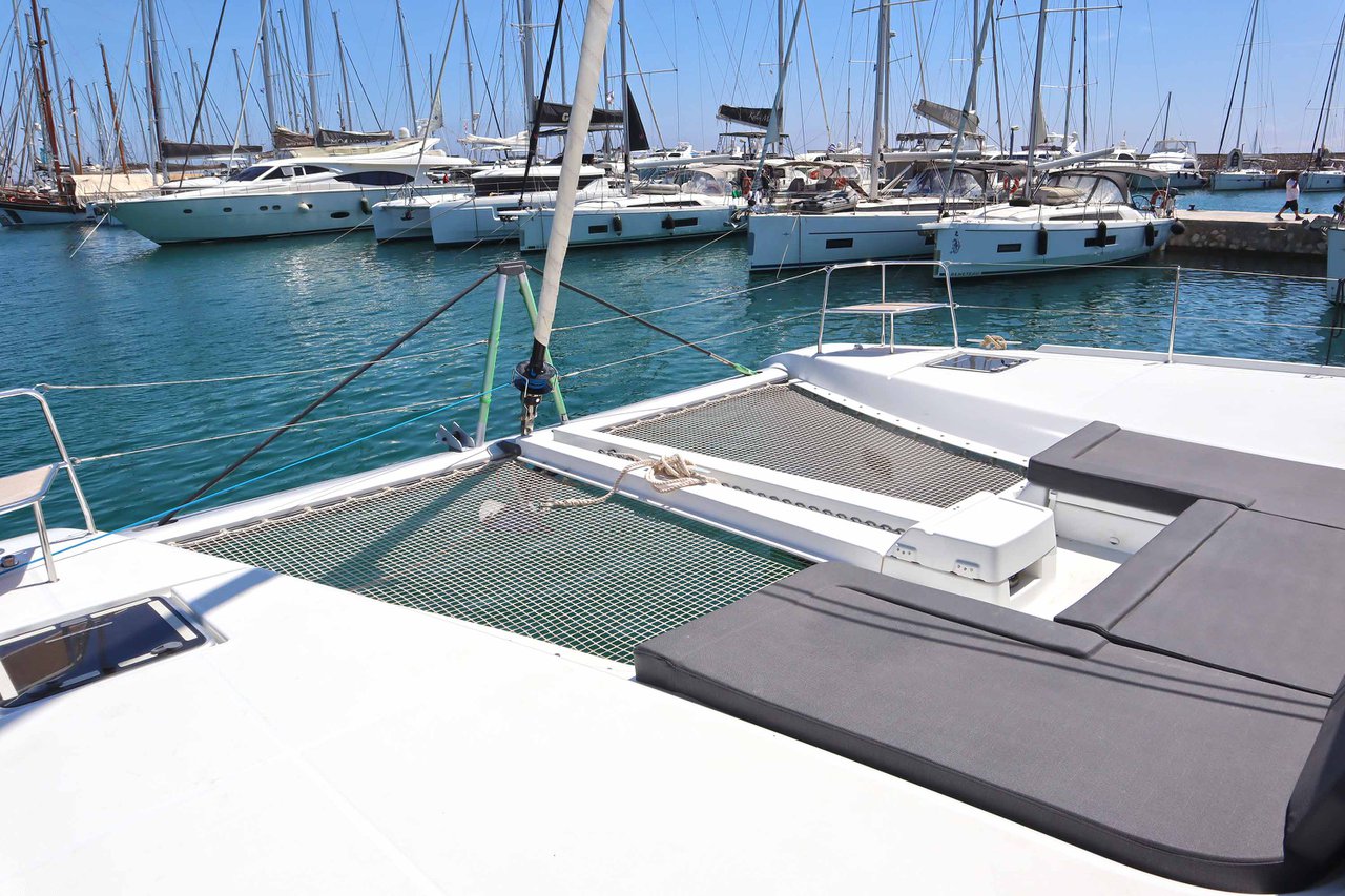 Lagoon 46 (6 cab.) — photo 23