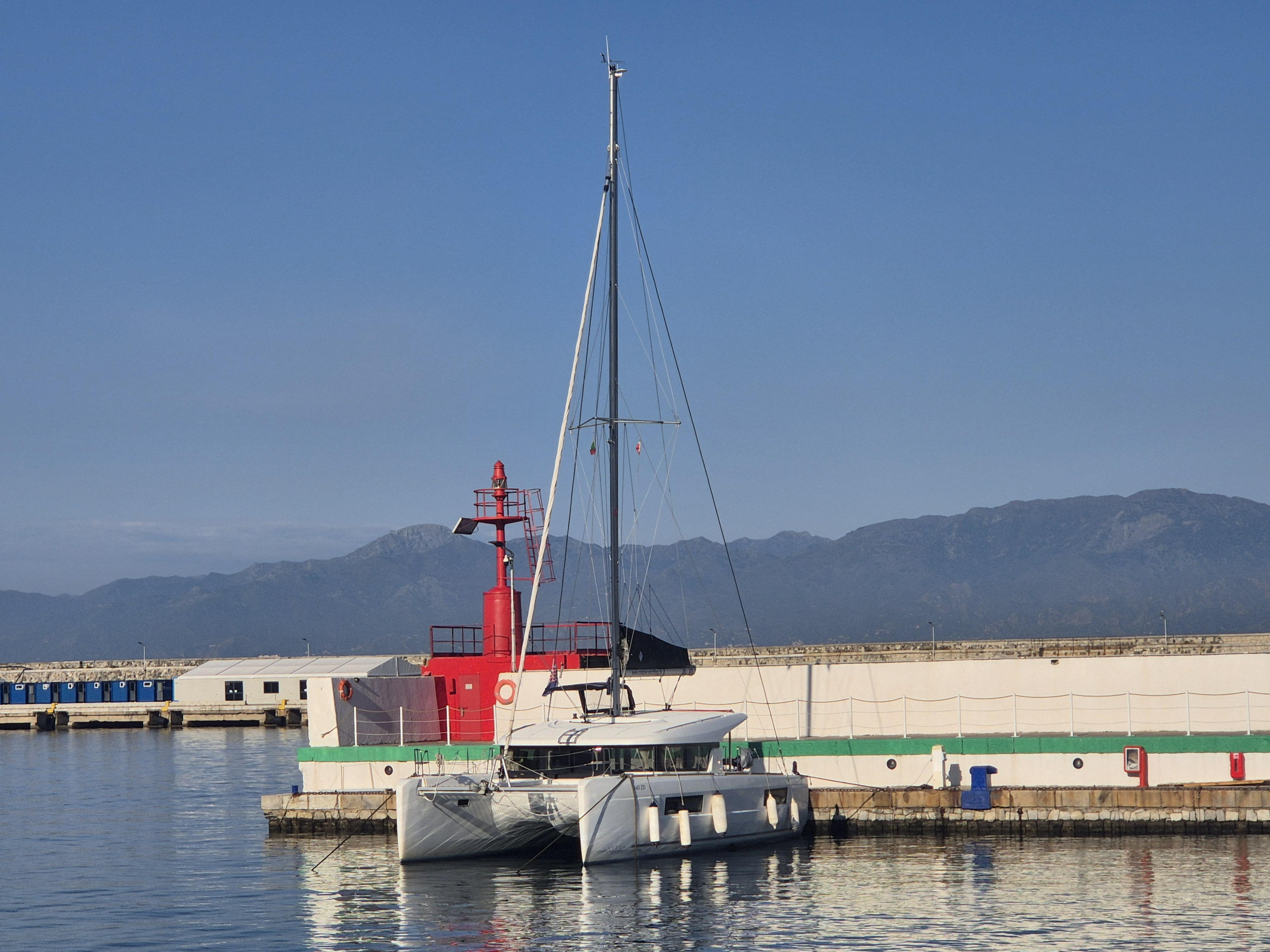 Lagoon 40 — photo 1