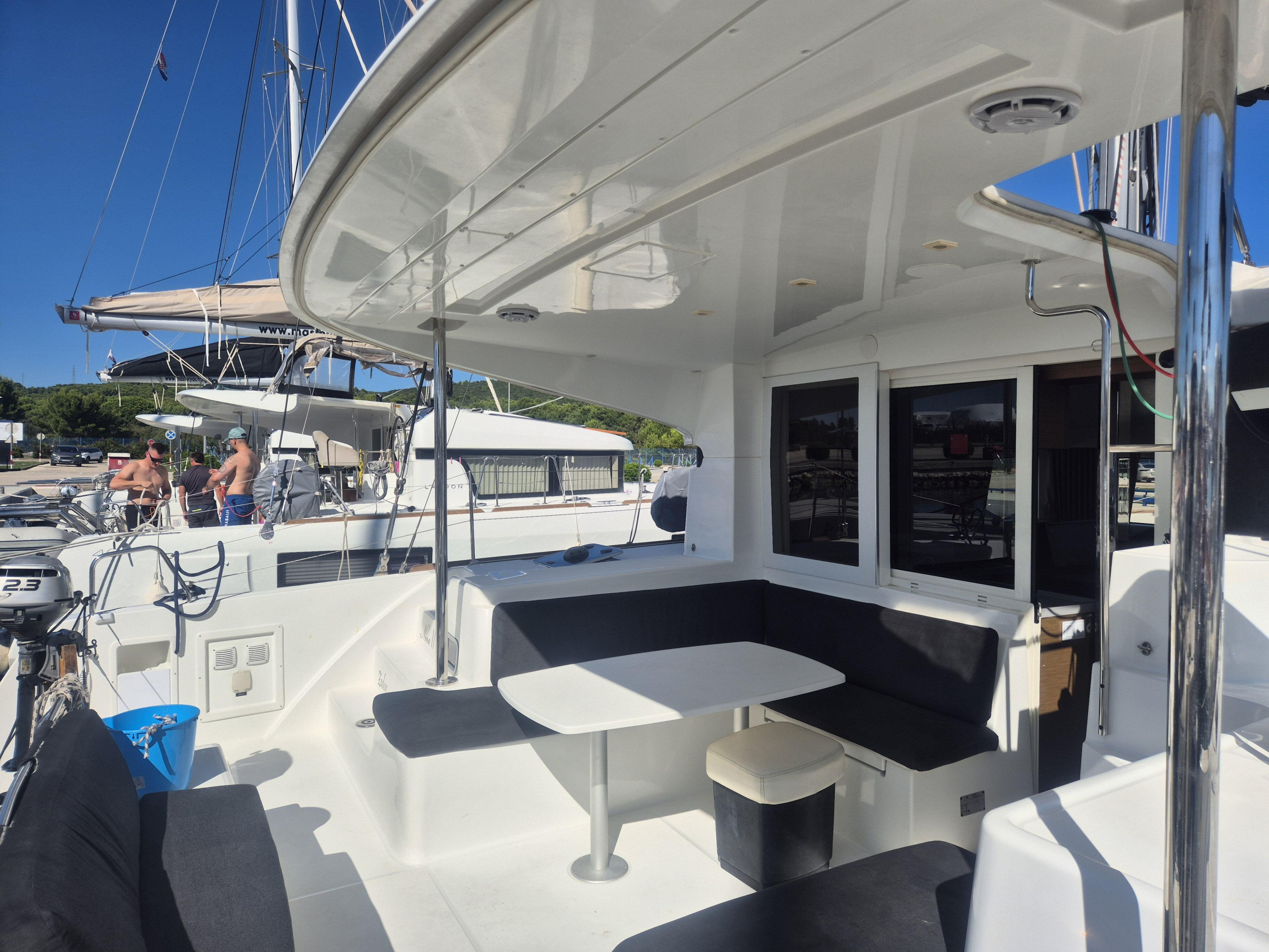 Lagoon 40 — photo 9
