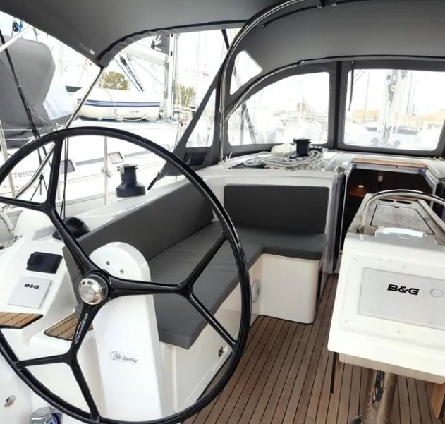 Bavaria C42 (3 cab.) — photo 4
