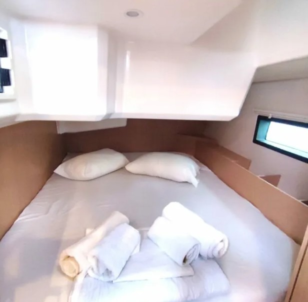 Bavaria C42 (3 cab.) — photo 6