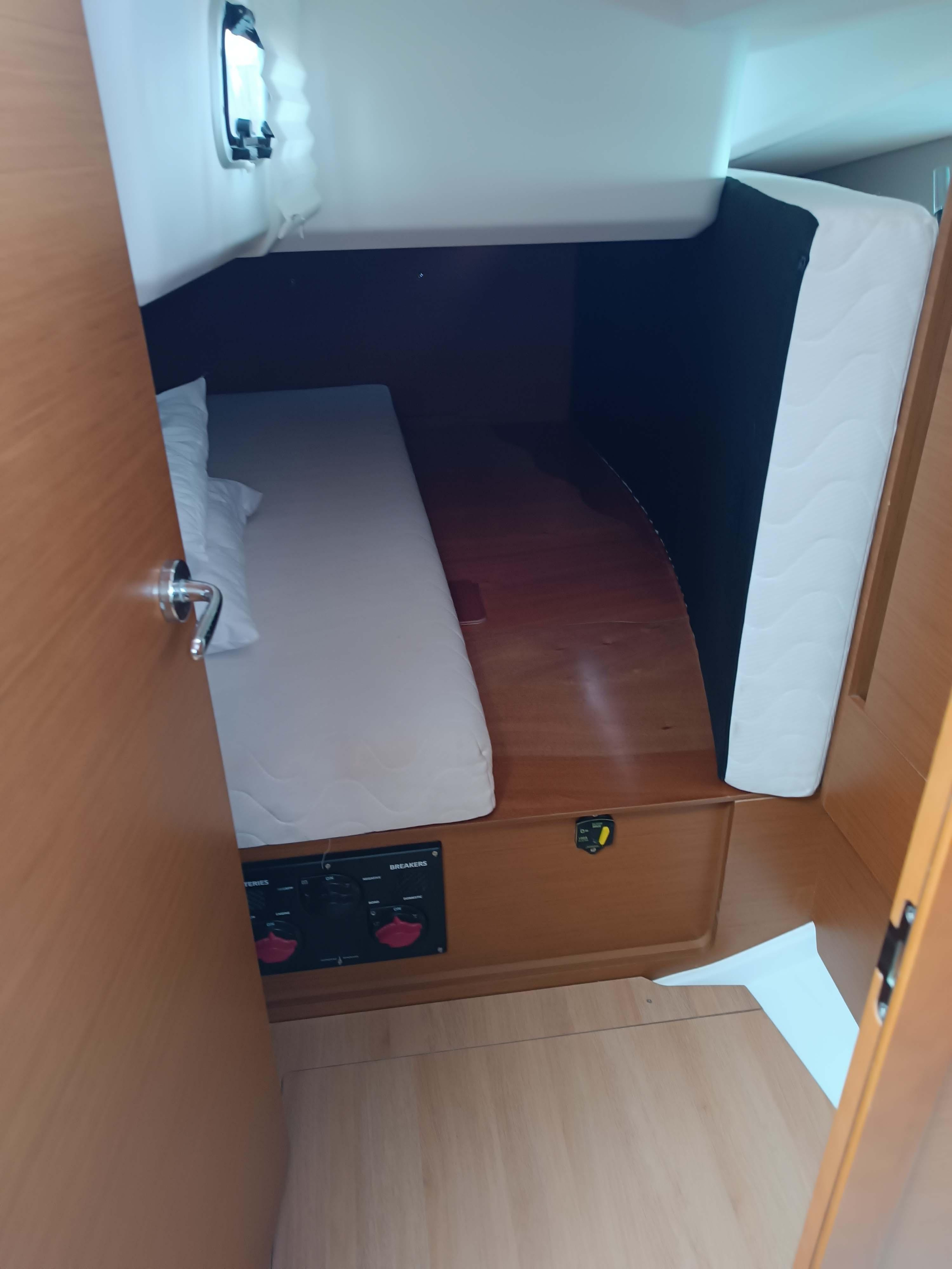 Sun Odyssey 440 (4 cab.) — photo 8
