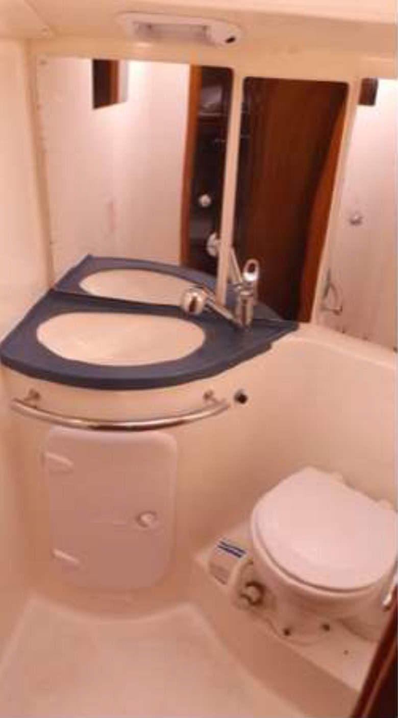Bavaria 50 Cruiser (5 cab.) — photo 11
