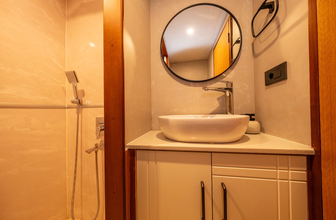 Motoryacht Lila Trawler — photo 25