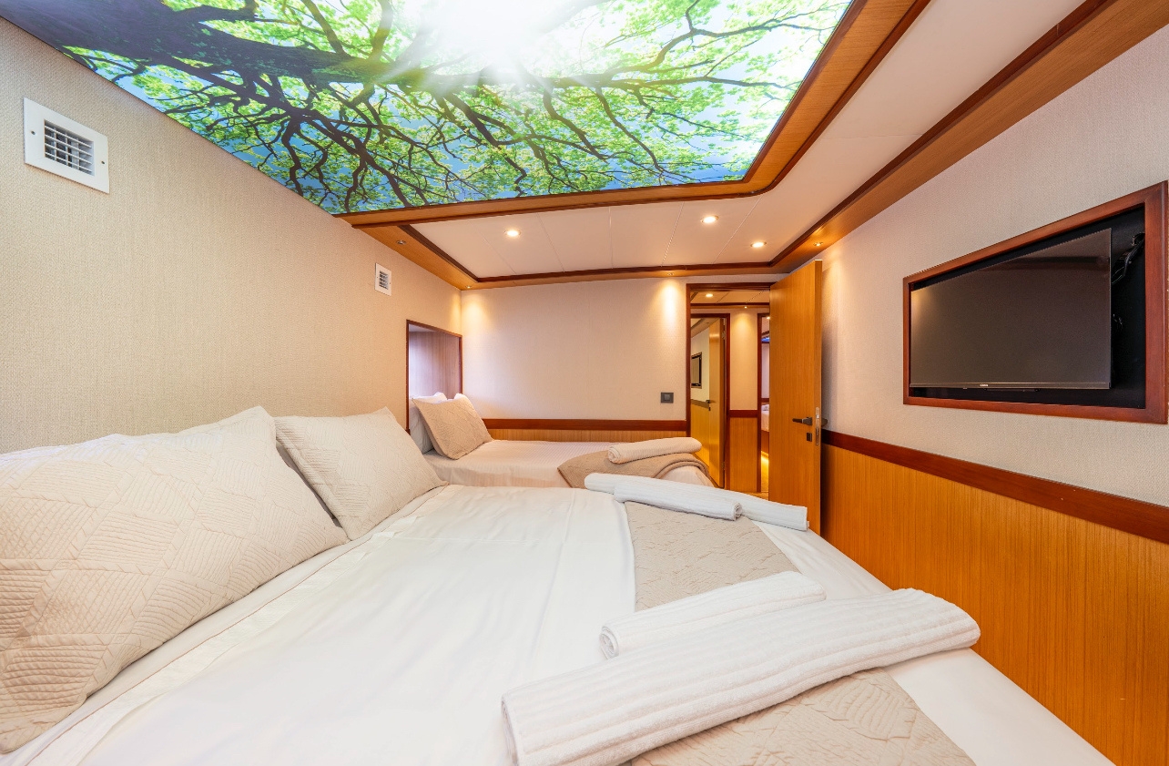 Motoryacht Lila Trawler — photo 17