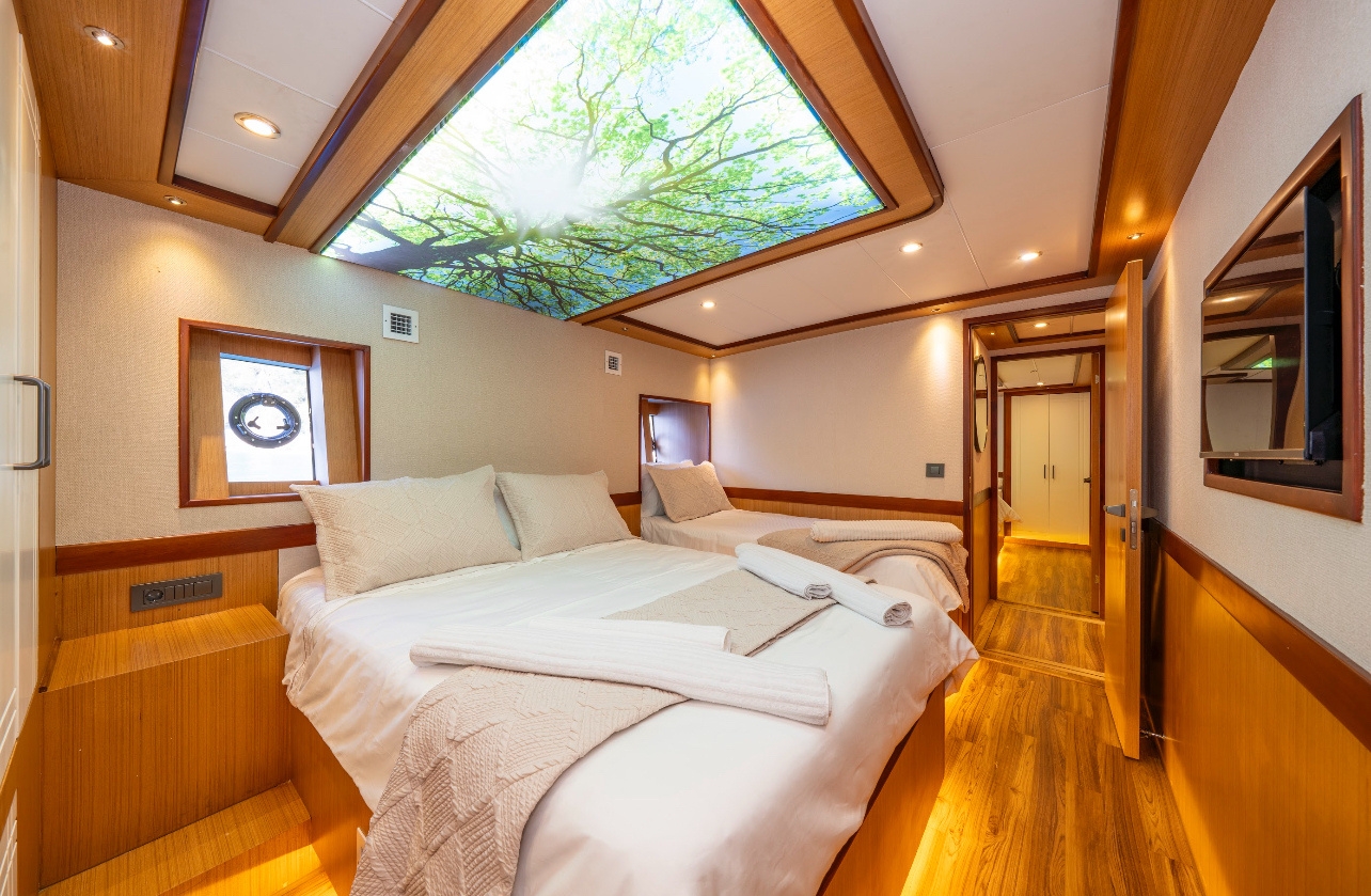 Motoryacht Lila Trawler — photo 8
