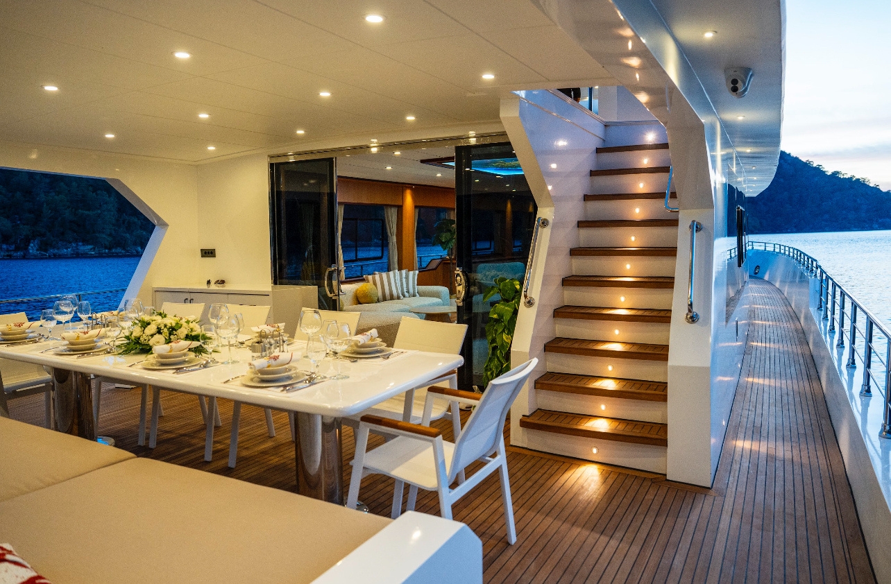 Motoryacht Lila Trawler — photo 31