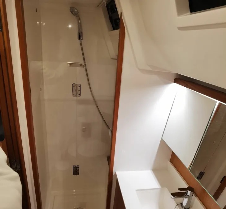 Bavaria C45 (3 cab.) — photo 13