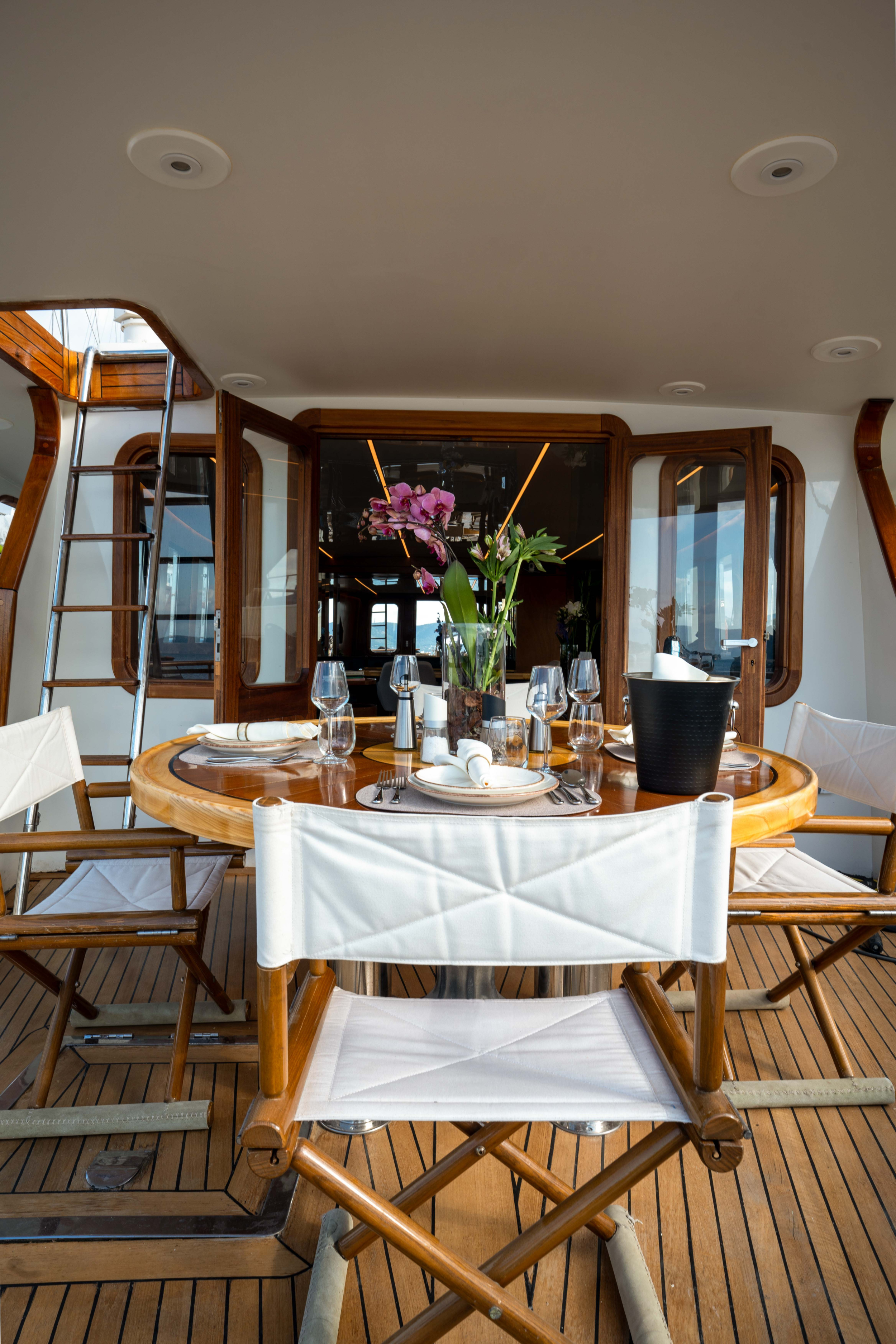 Motoryacht — photo 16