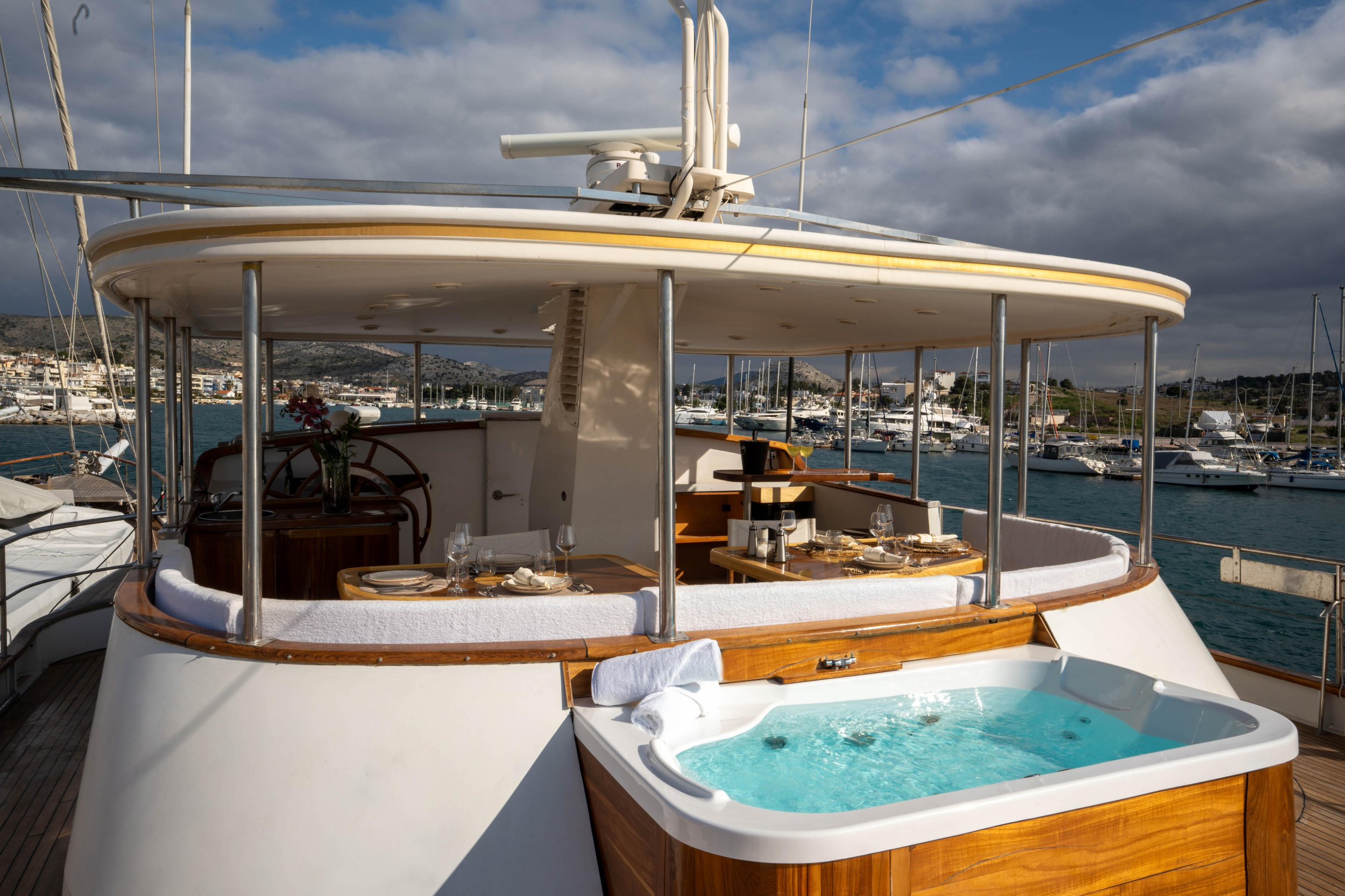 Motoryacht — photo 18