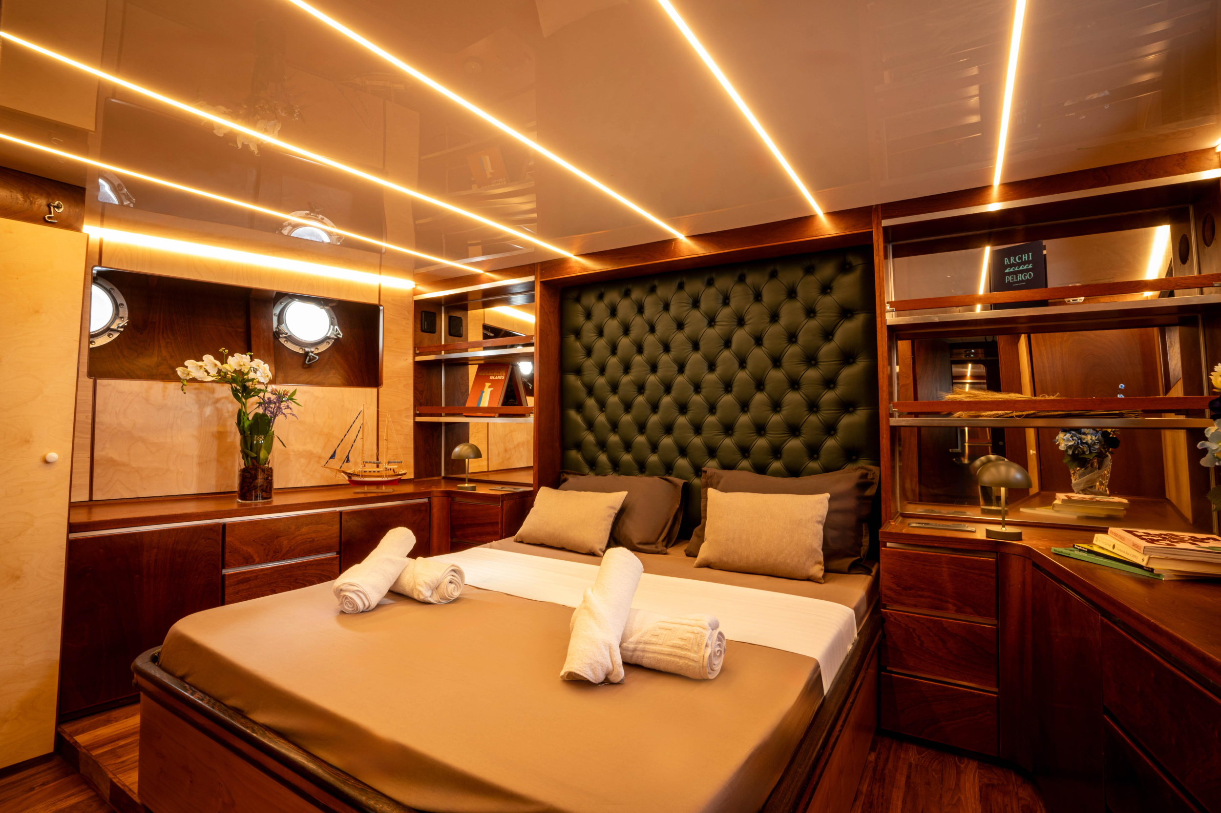 Motoryacht — photo 21