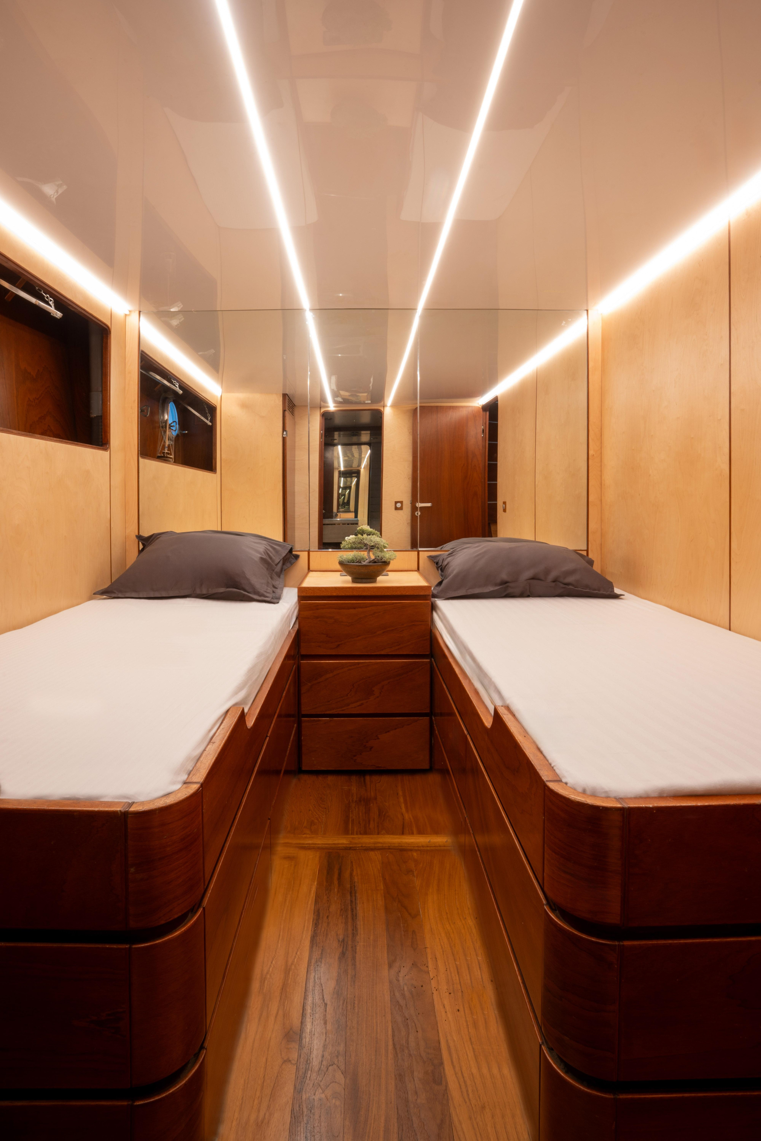 Motoryacht — photo 8