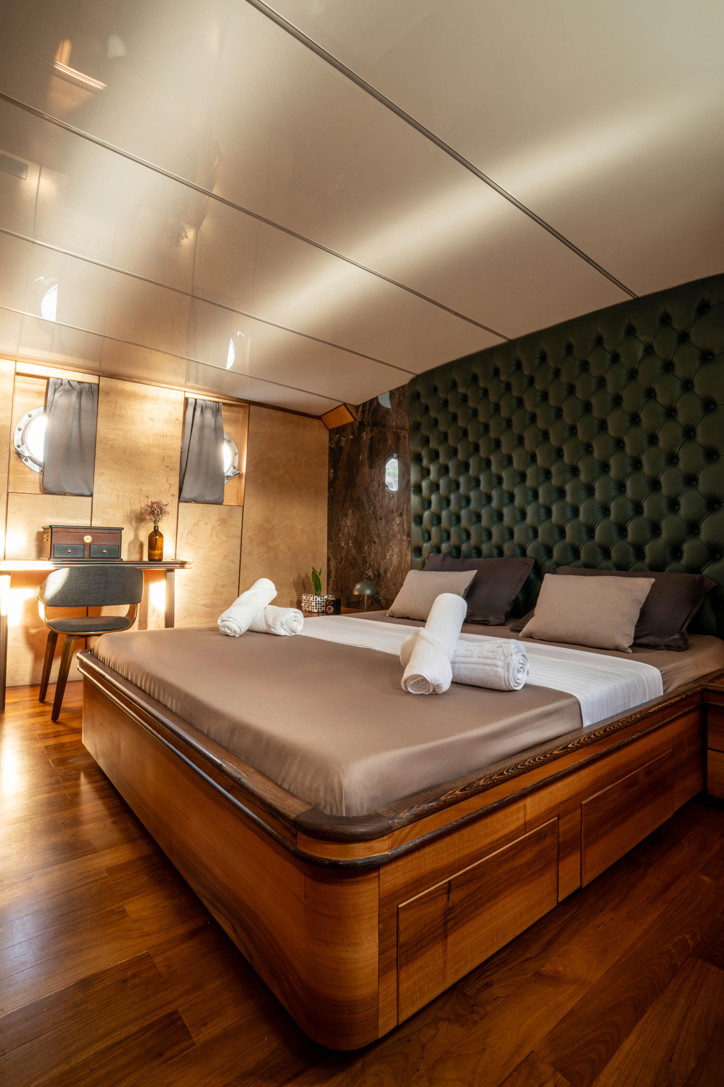 Motoryacht — photo 11
