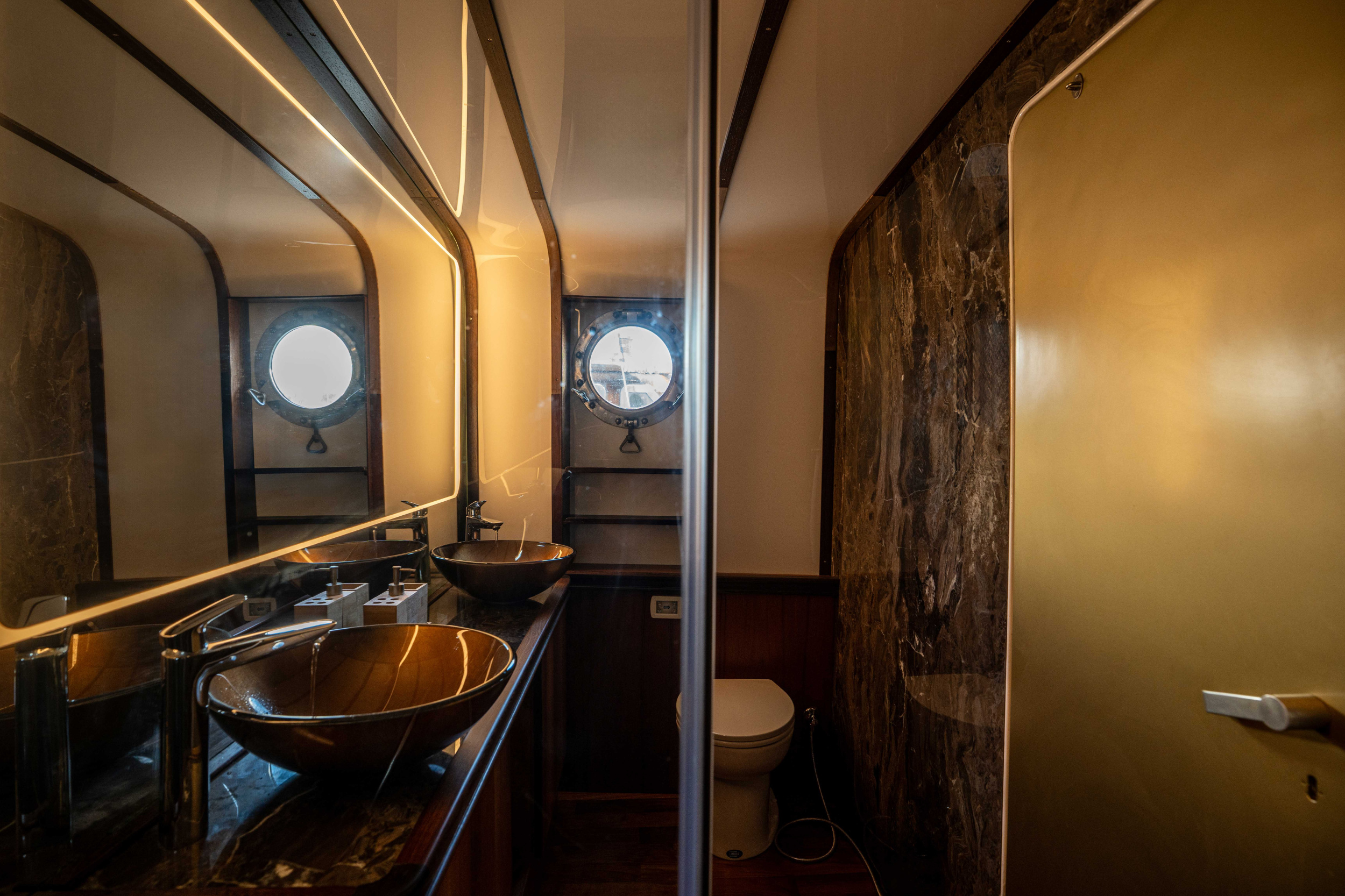 Motoryacht — photo 20