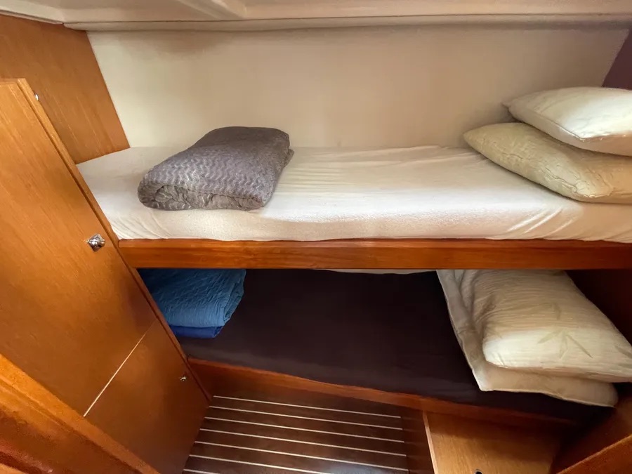 Bavaria C45 Holiday (5 cab.) — photo 26