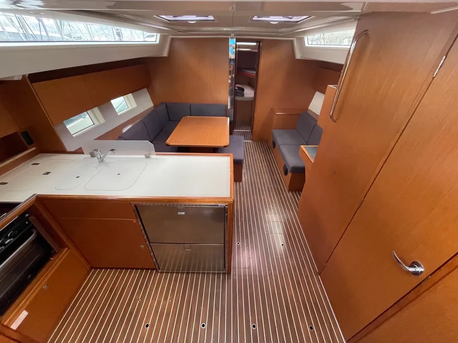 Bavaria C45 Holiday (5 cab.) — photo 12