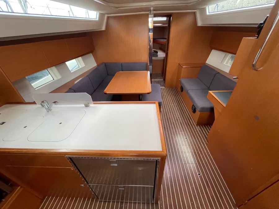 Bavaria C45 Holiday (5 cab.) — photo 9