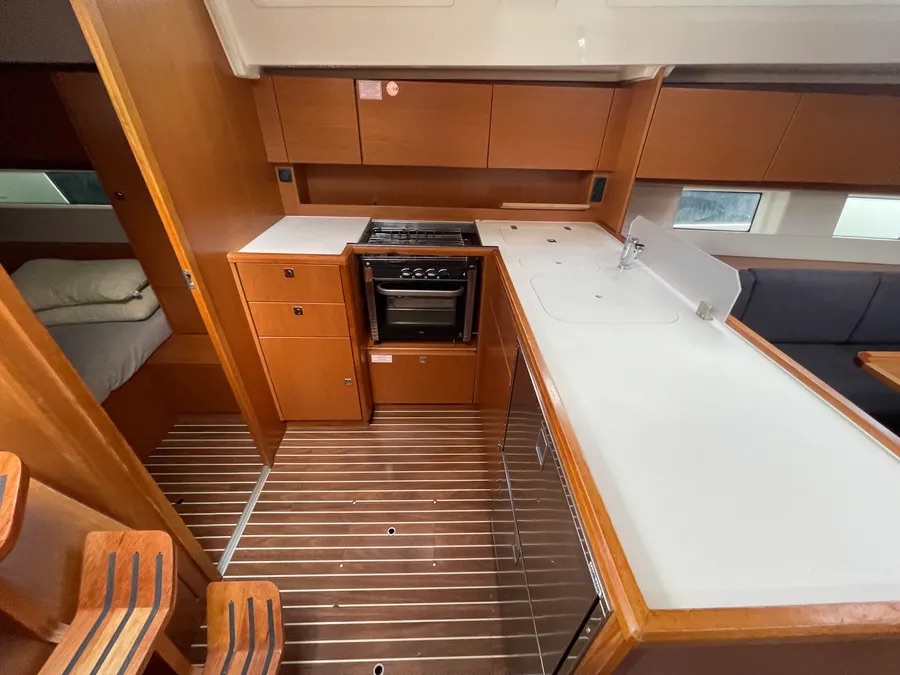 Bavaria C45 Holiday (5 cab.) — photo 7