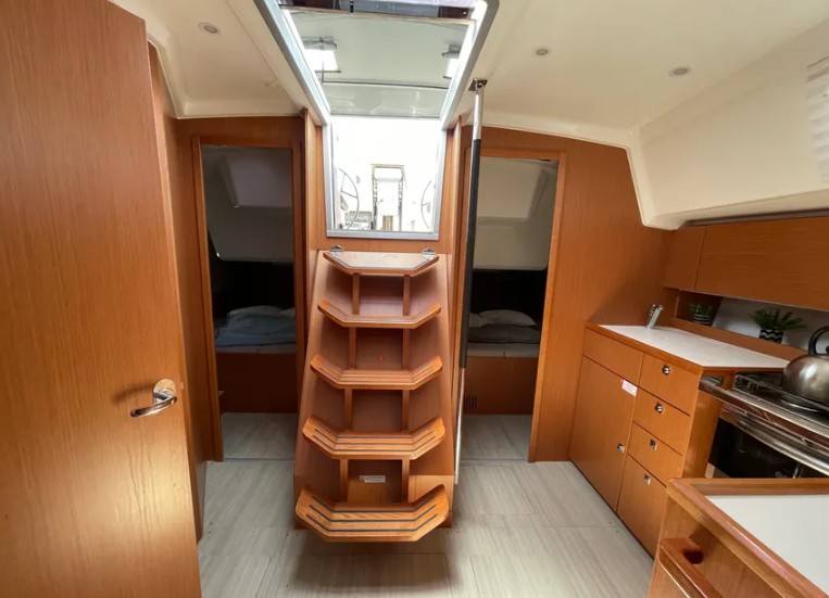 Bavaria C42 (3 cab.) — photo 7