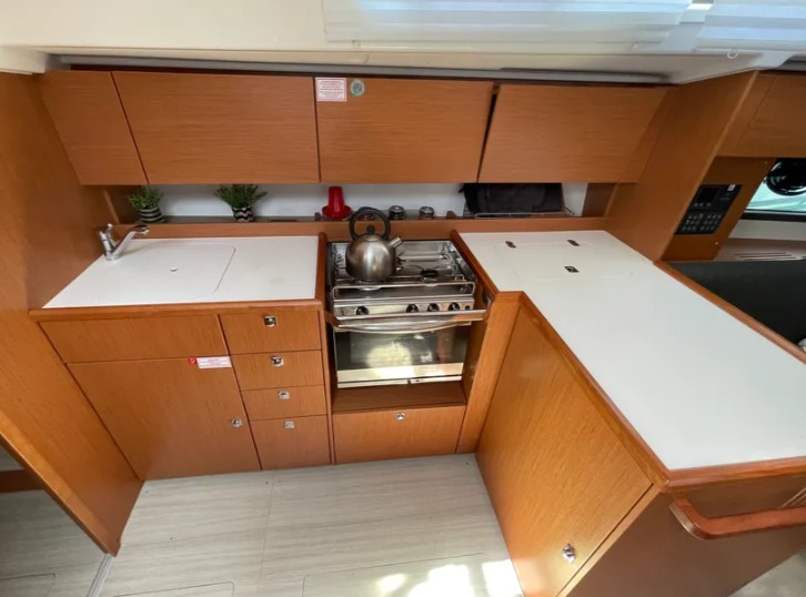 Bavaria C42 (3 cab.) — photo 10