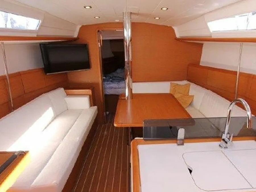 Sun Odyssey 379 (3 cab.) — photo 3