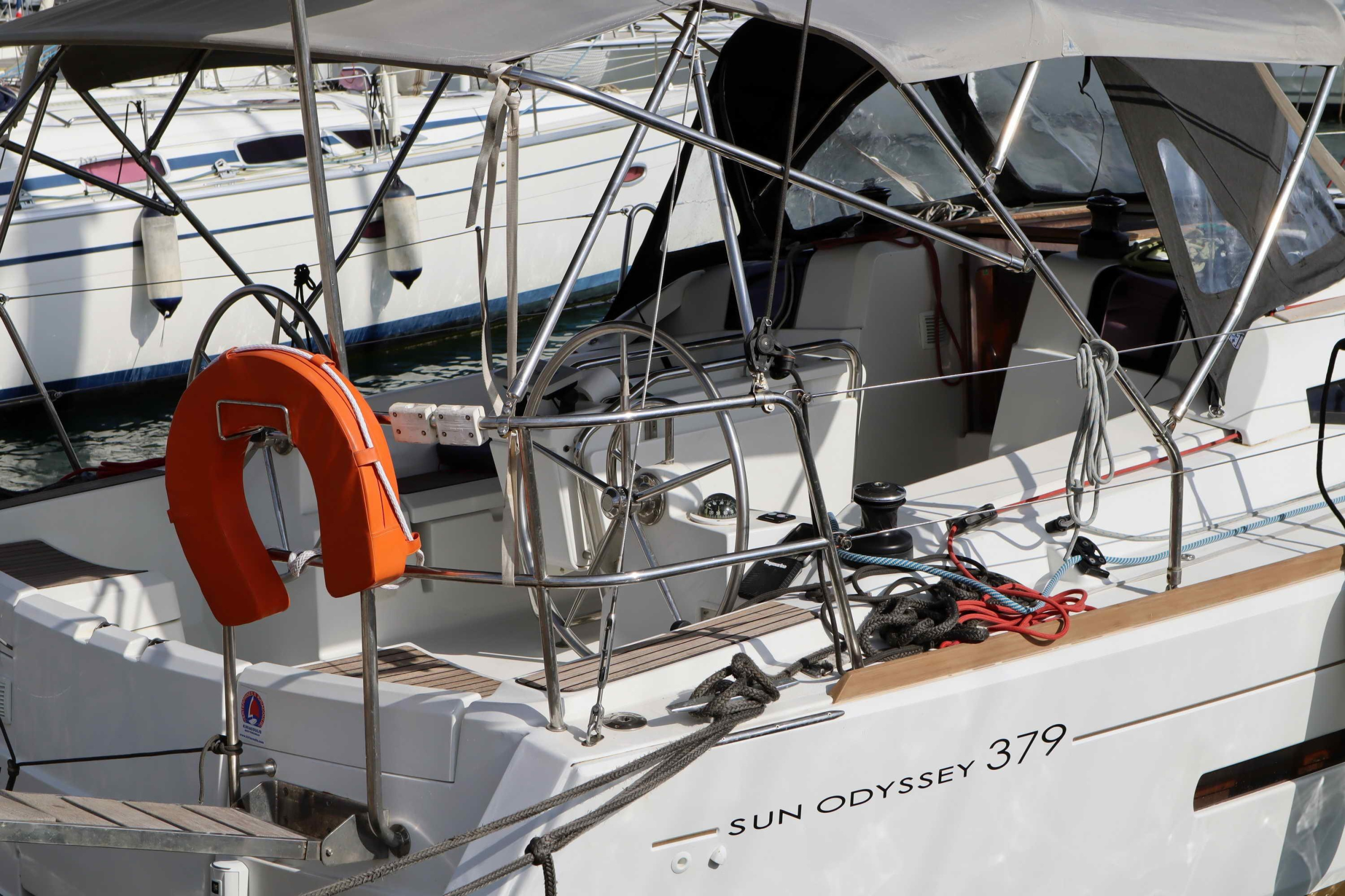 Sun Odyssey 379 (3 cab.) — photo 7