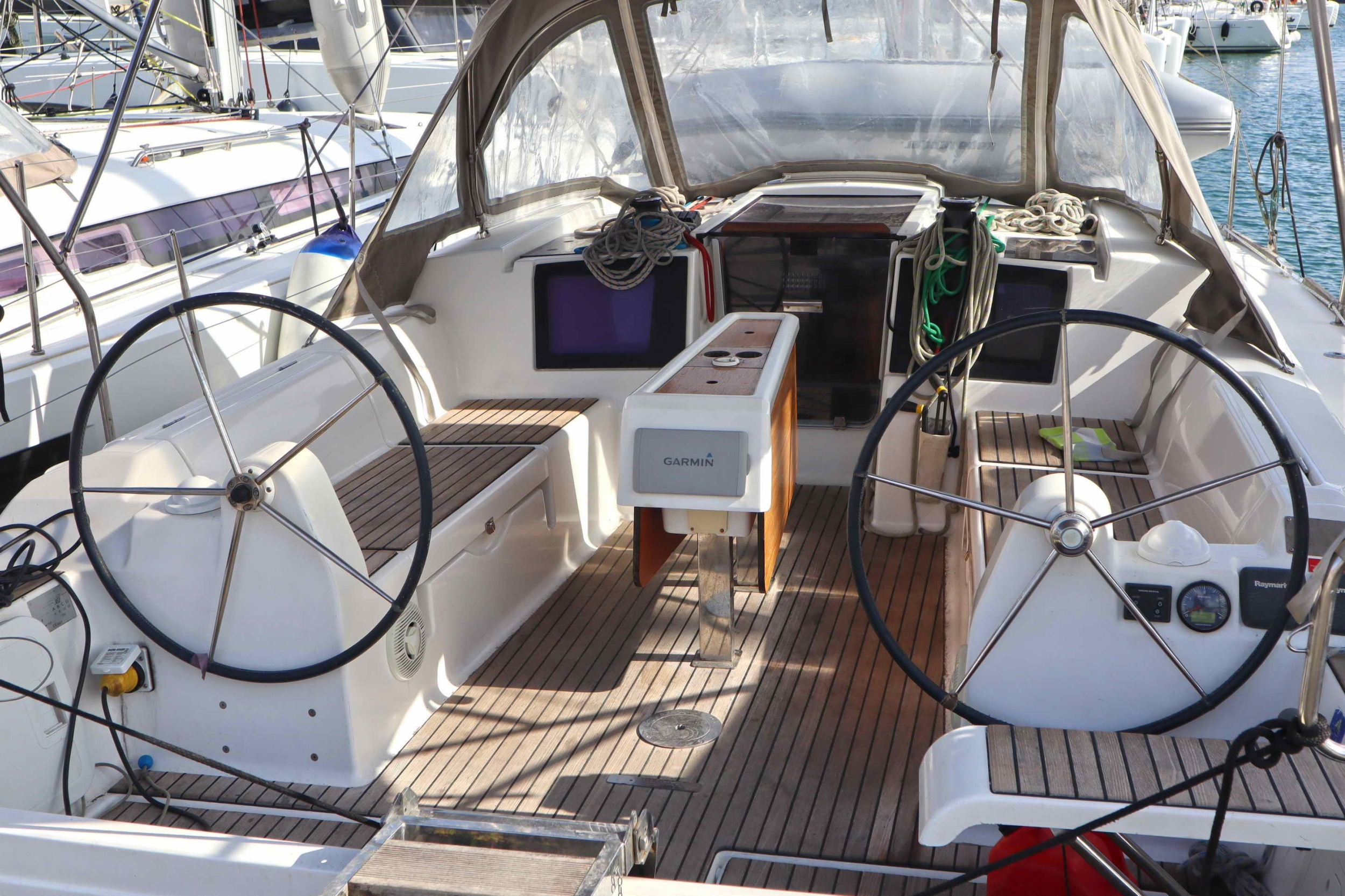 Dufour 382 GL (3 cab.) — photo 13
