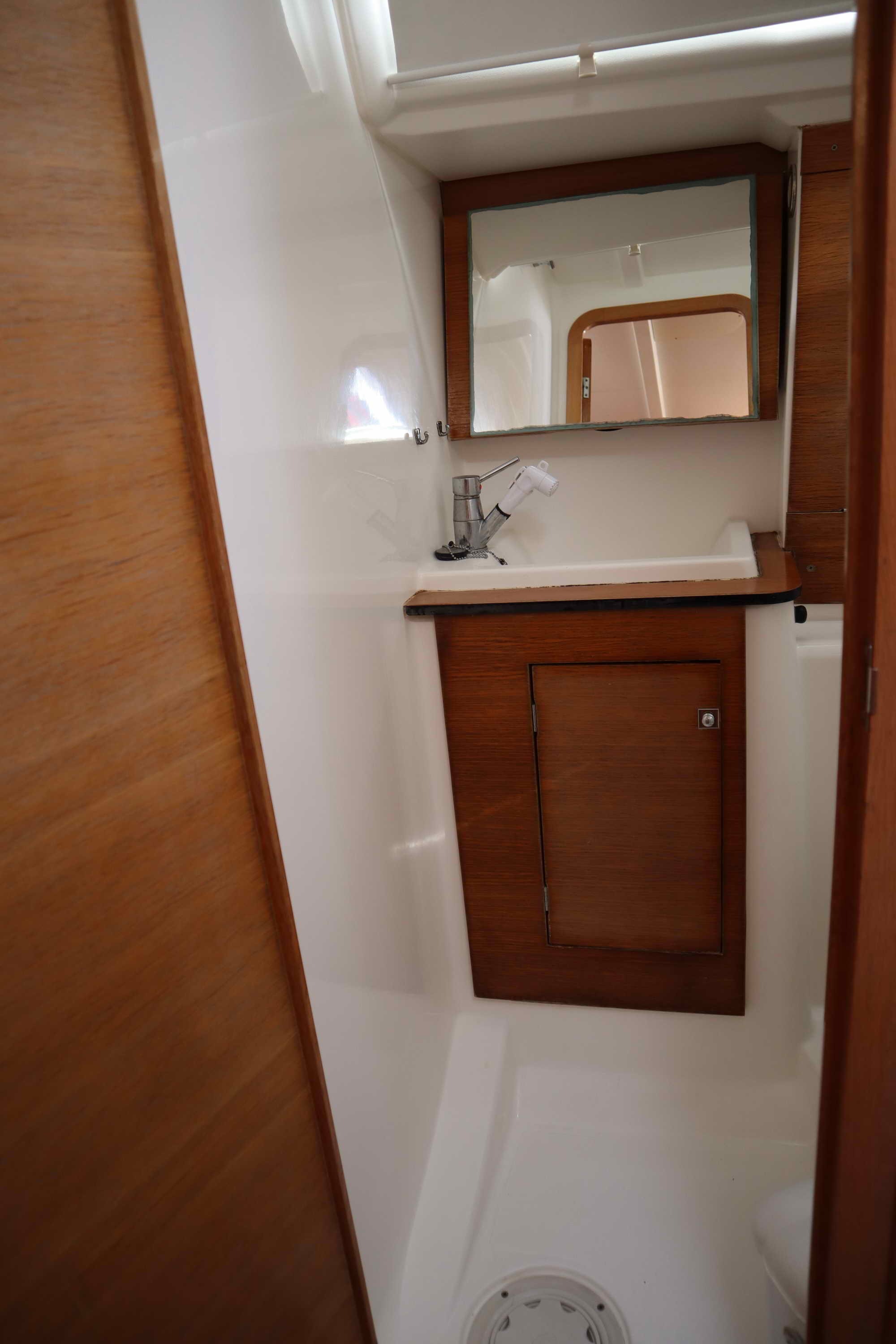 Dufour 382 GL (3 cab.) — photo 8