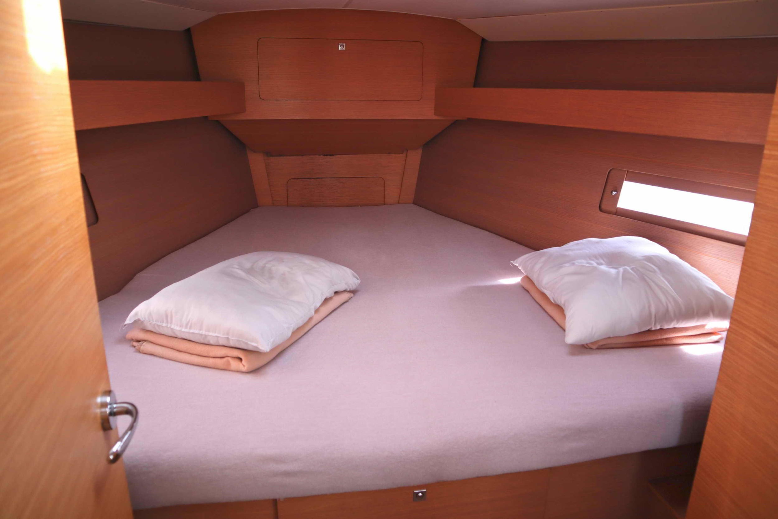 Dufour 382 GL (3 cab.) — photo 4